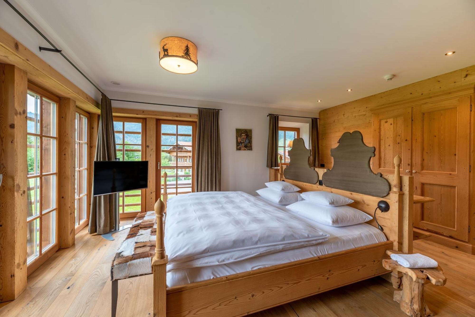 Deluxe Suite,1003154931:JPEG
