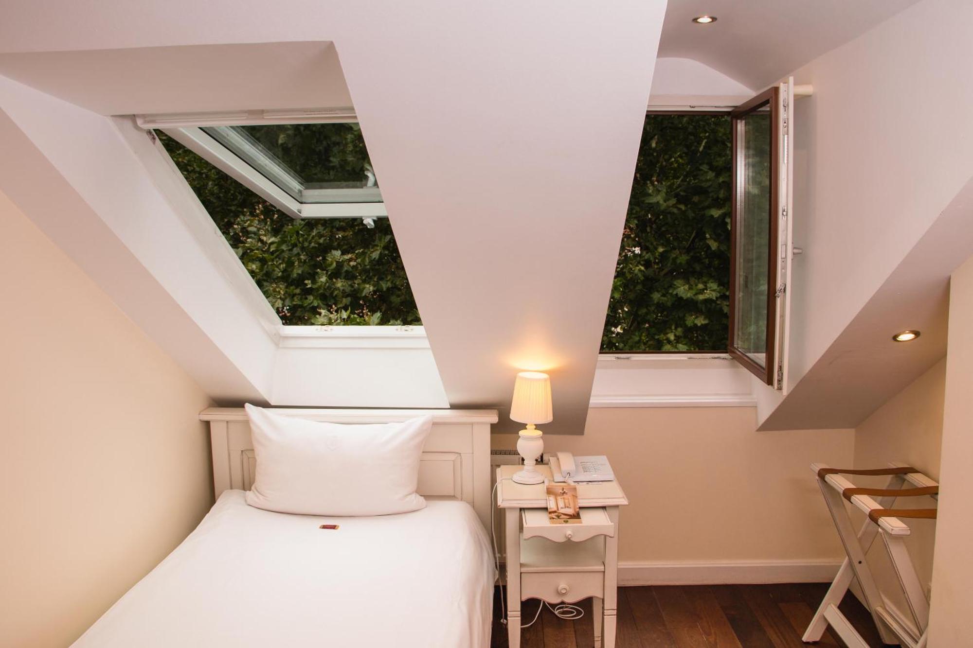 Classic Single Room