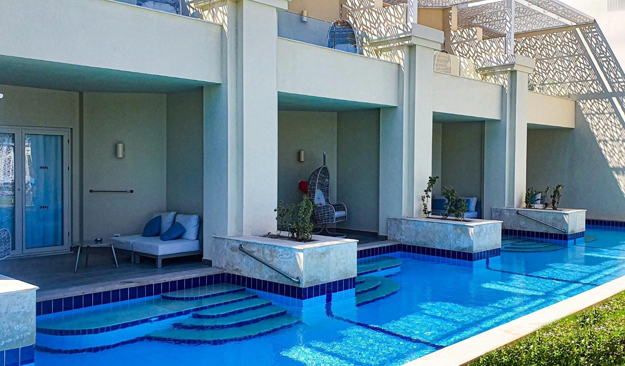 Swim Up Suite,1452215659:JPEG