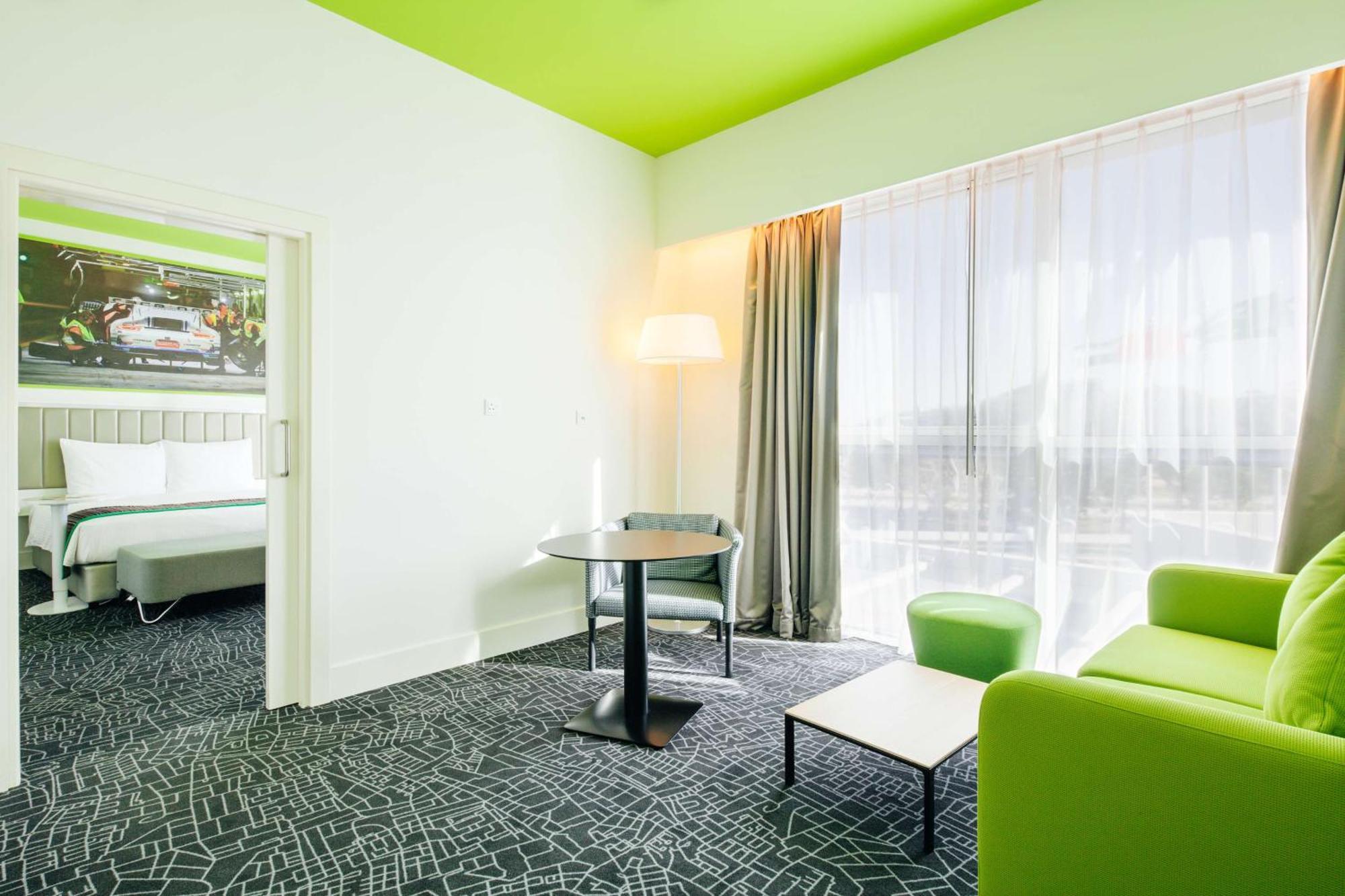 One-Bedroom Suite,1452196123:JPEG