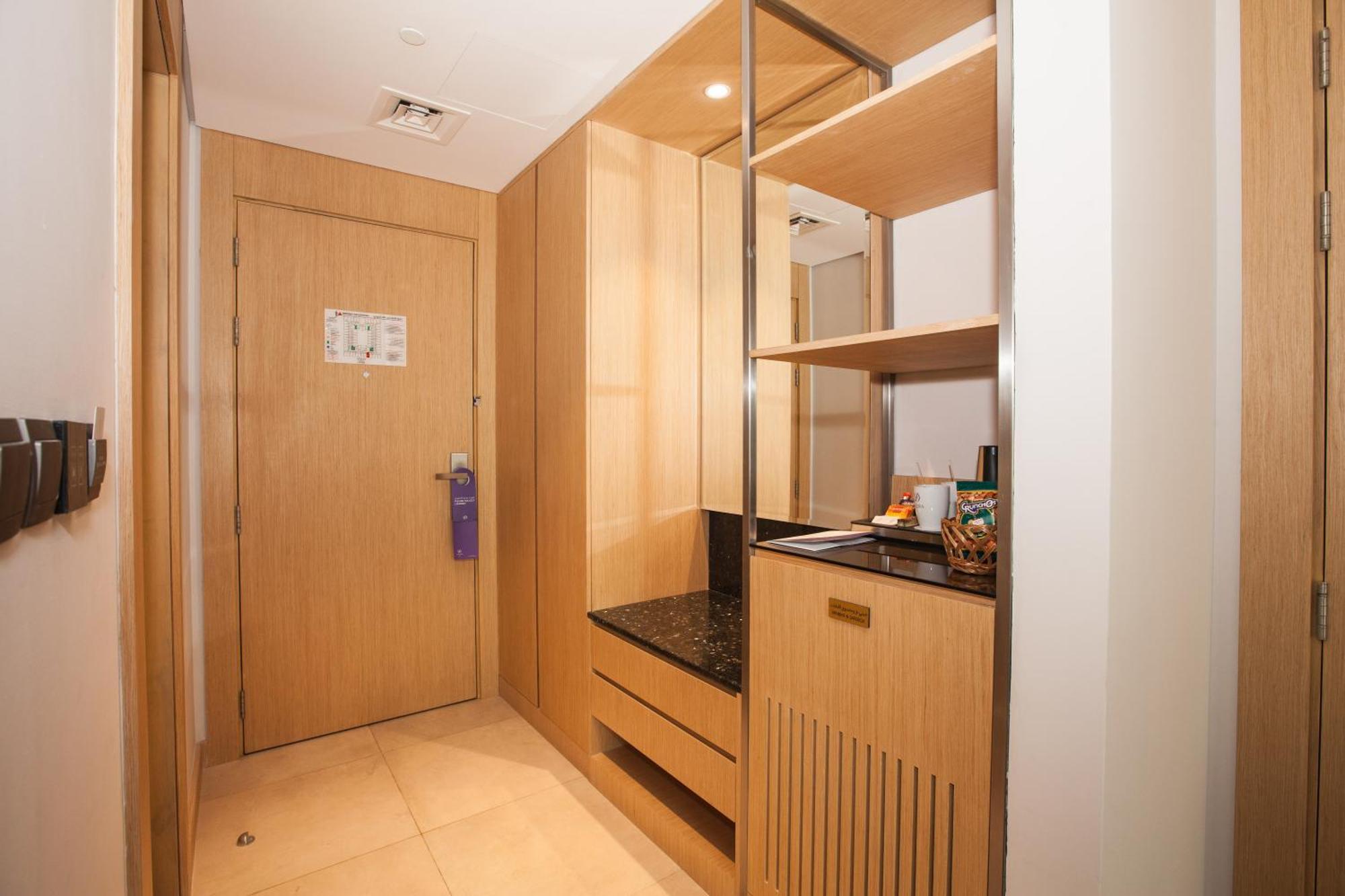 Connecting Room