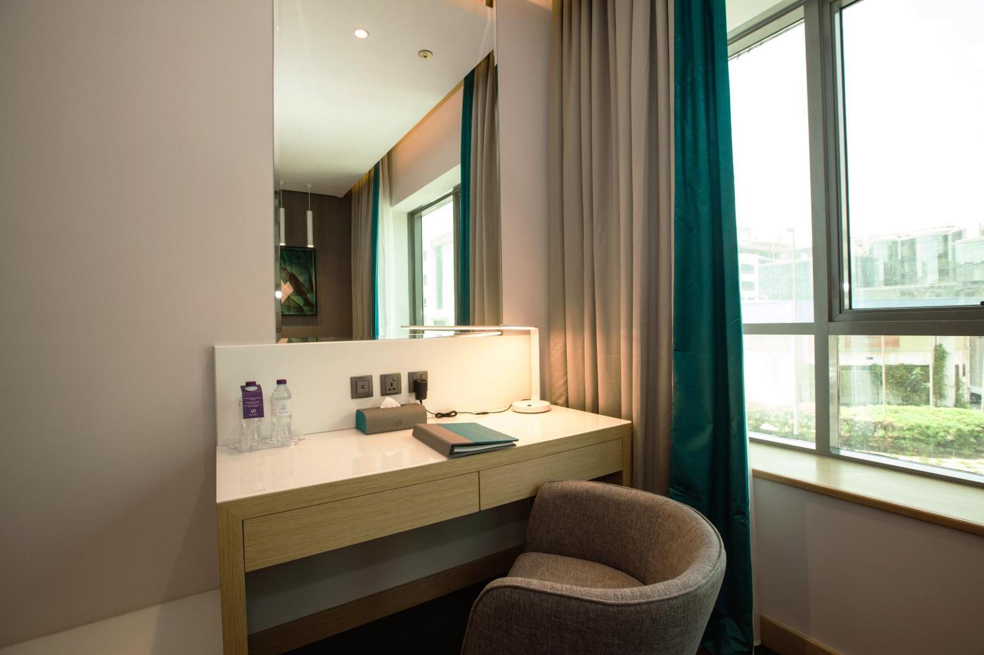 Connecting Room