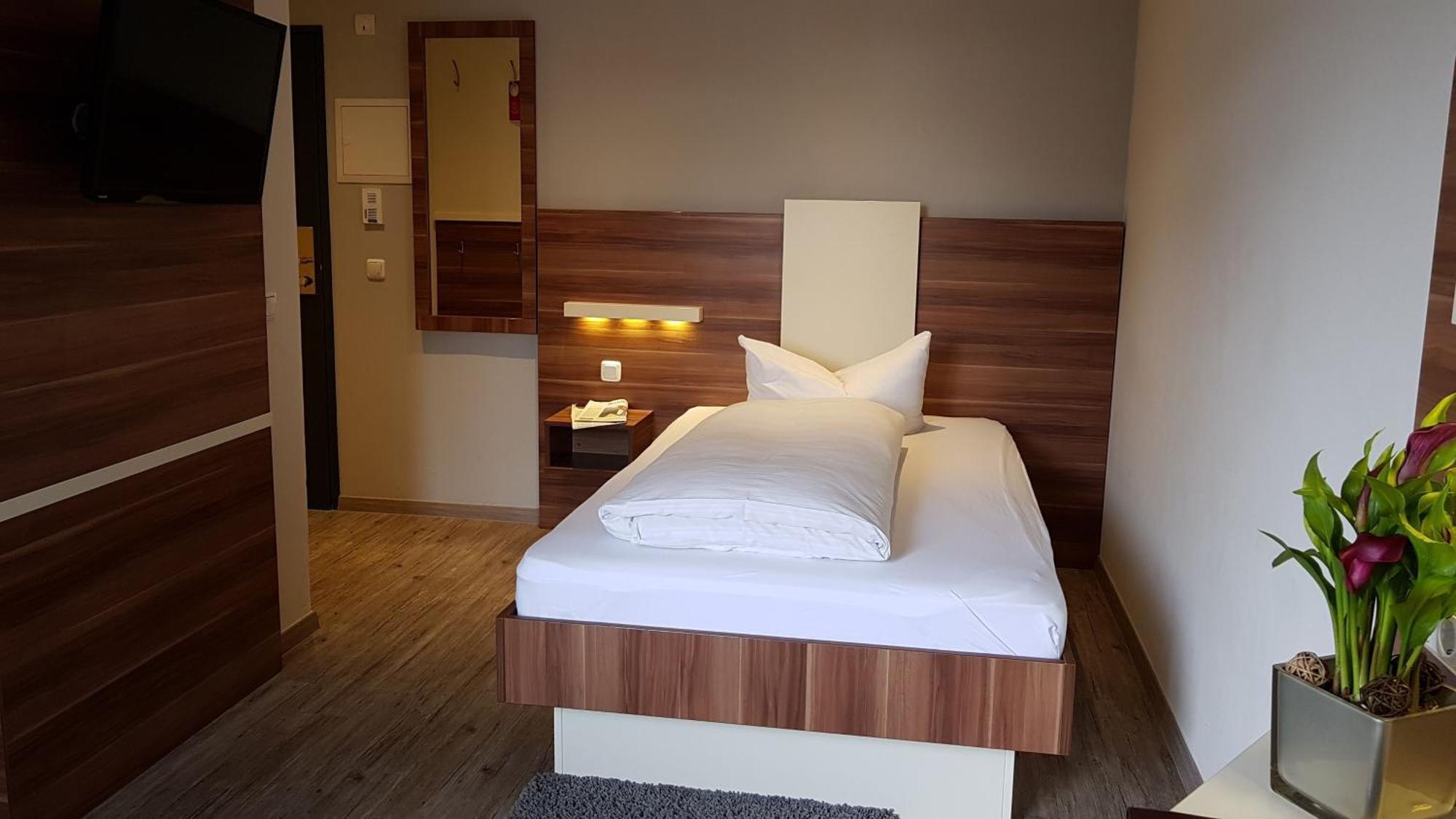 Deluxe Single Room,1219645477:JPEG