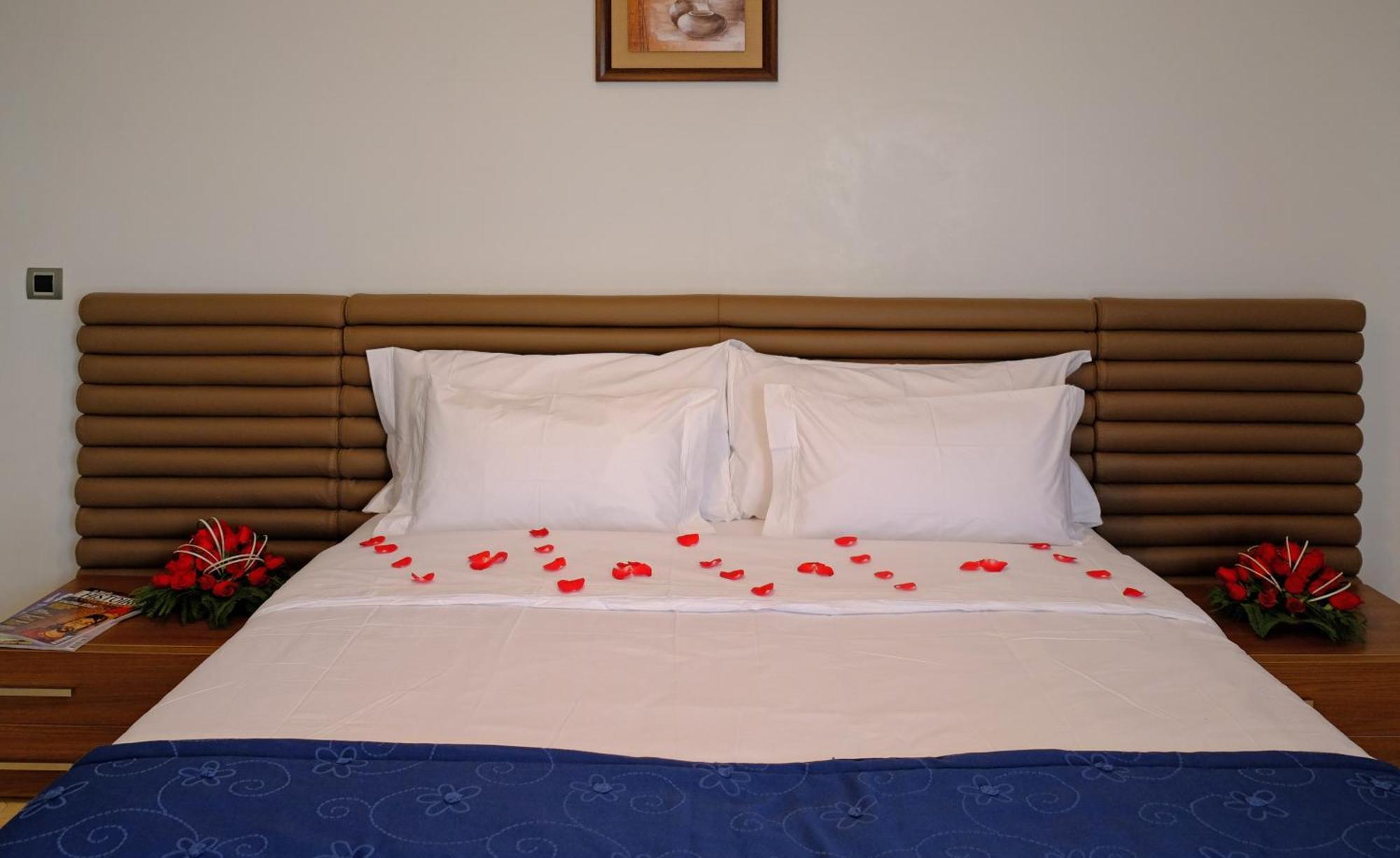 Two-Bedroom Apartment,888985864:JPEG