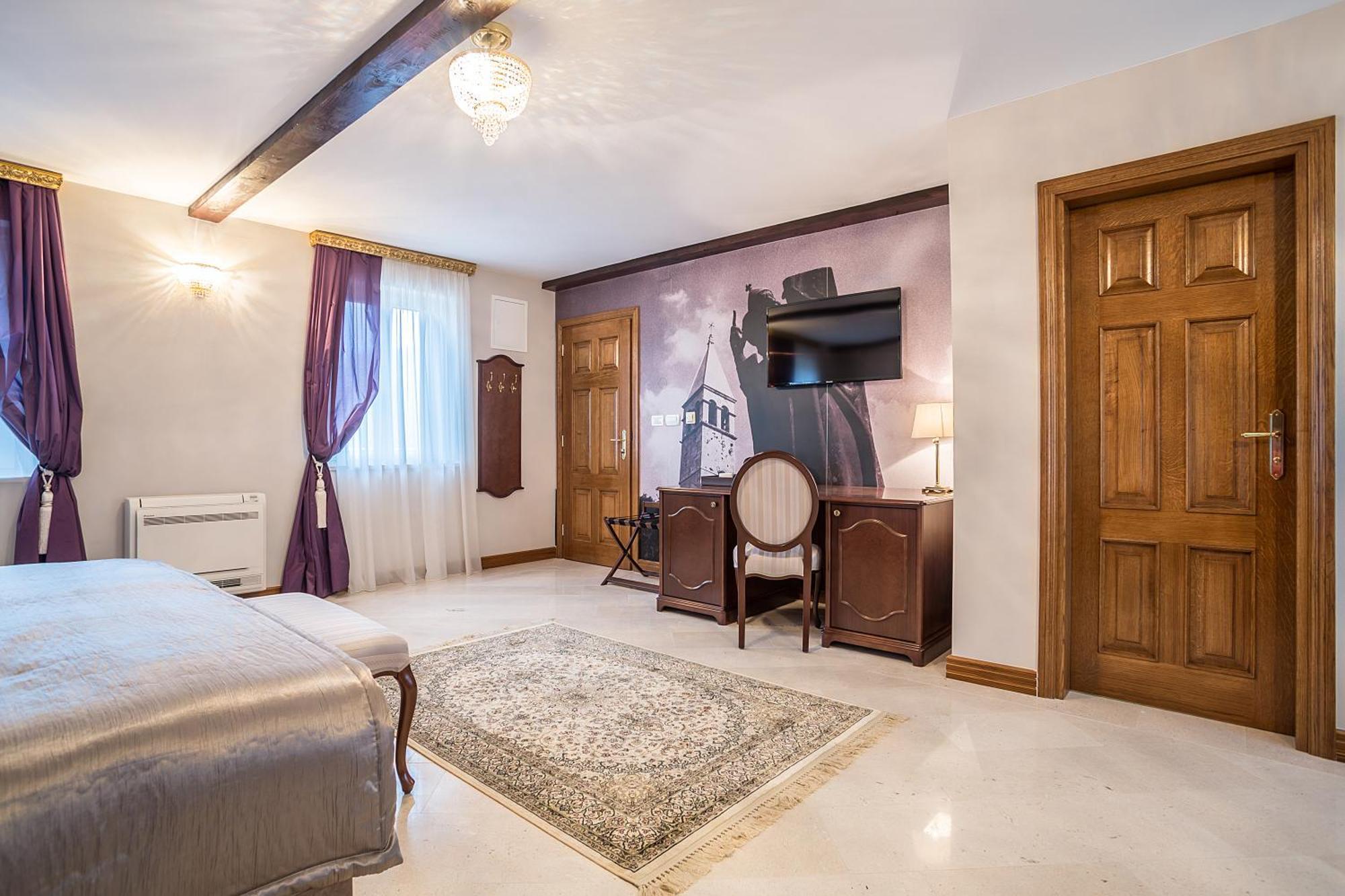 Deluxe Double or Twin Room