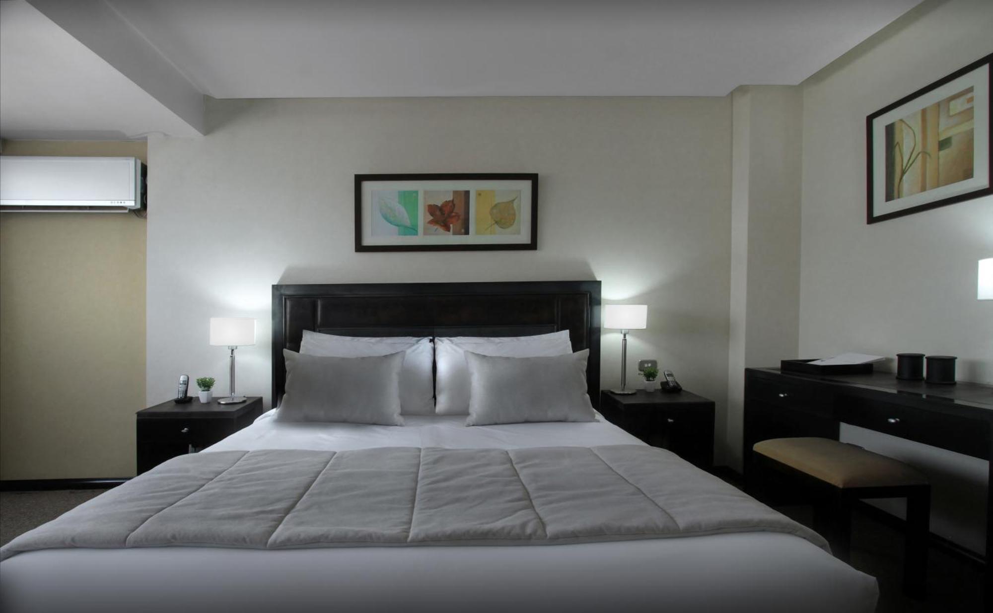Executive Suite,1220354599:JPEG