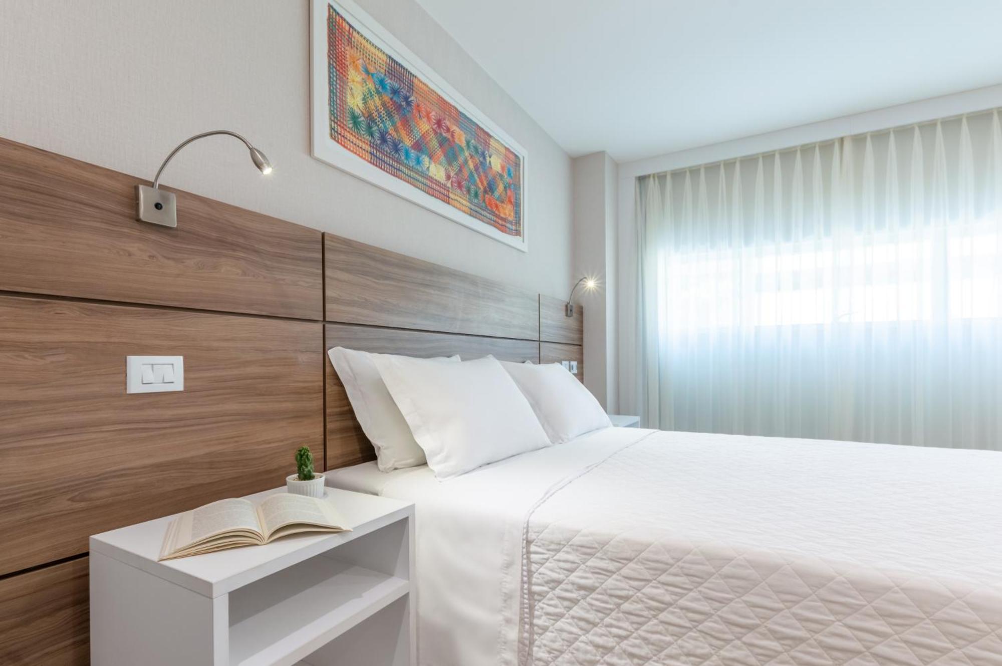 Standard Double 1 Queen Bed