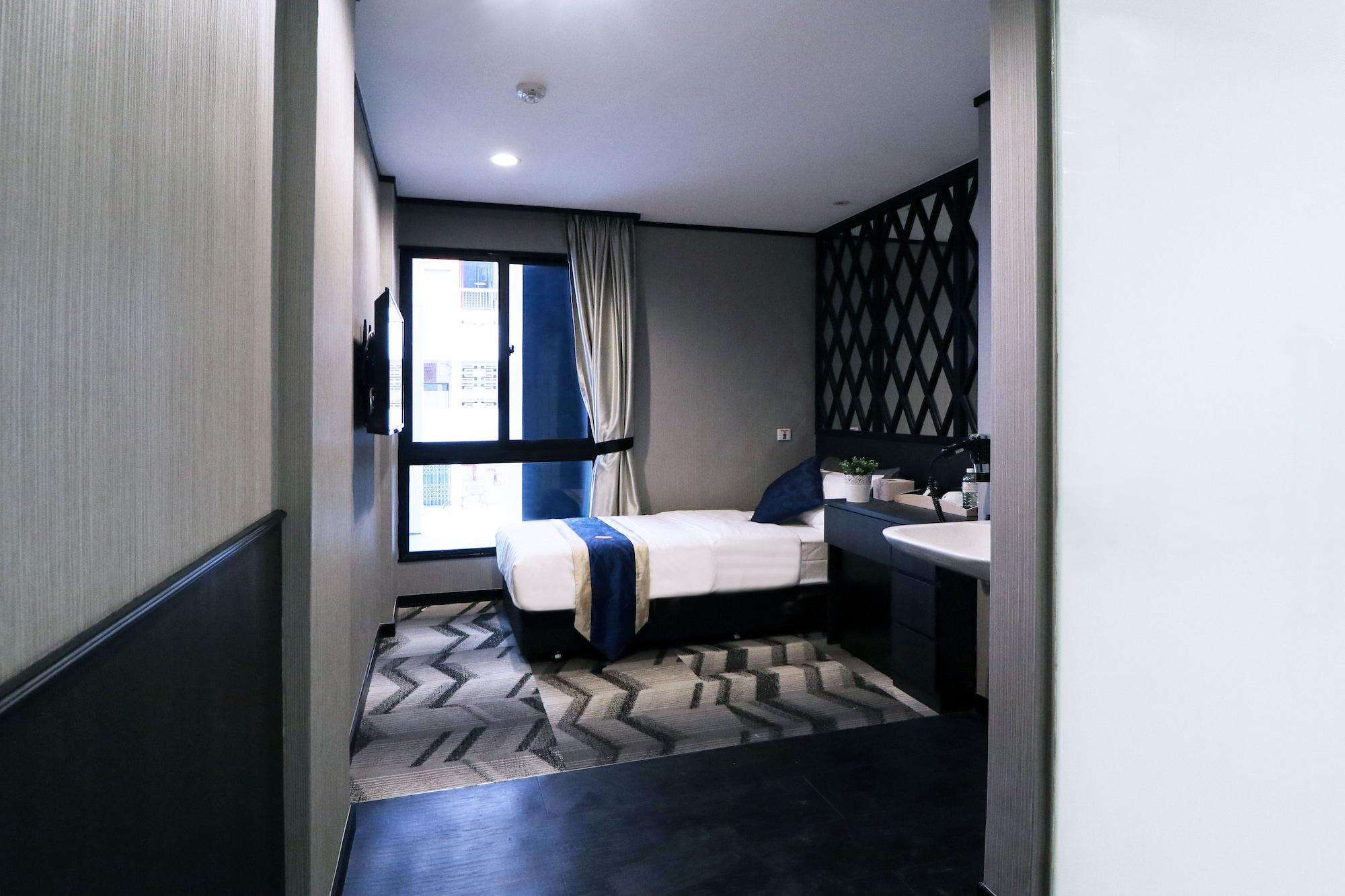 Single Room Bathroom,1220844904:JPEG