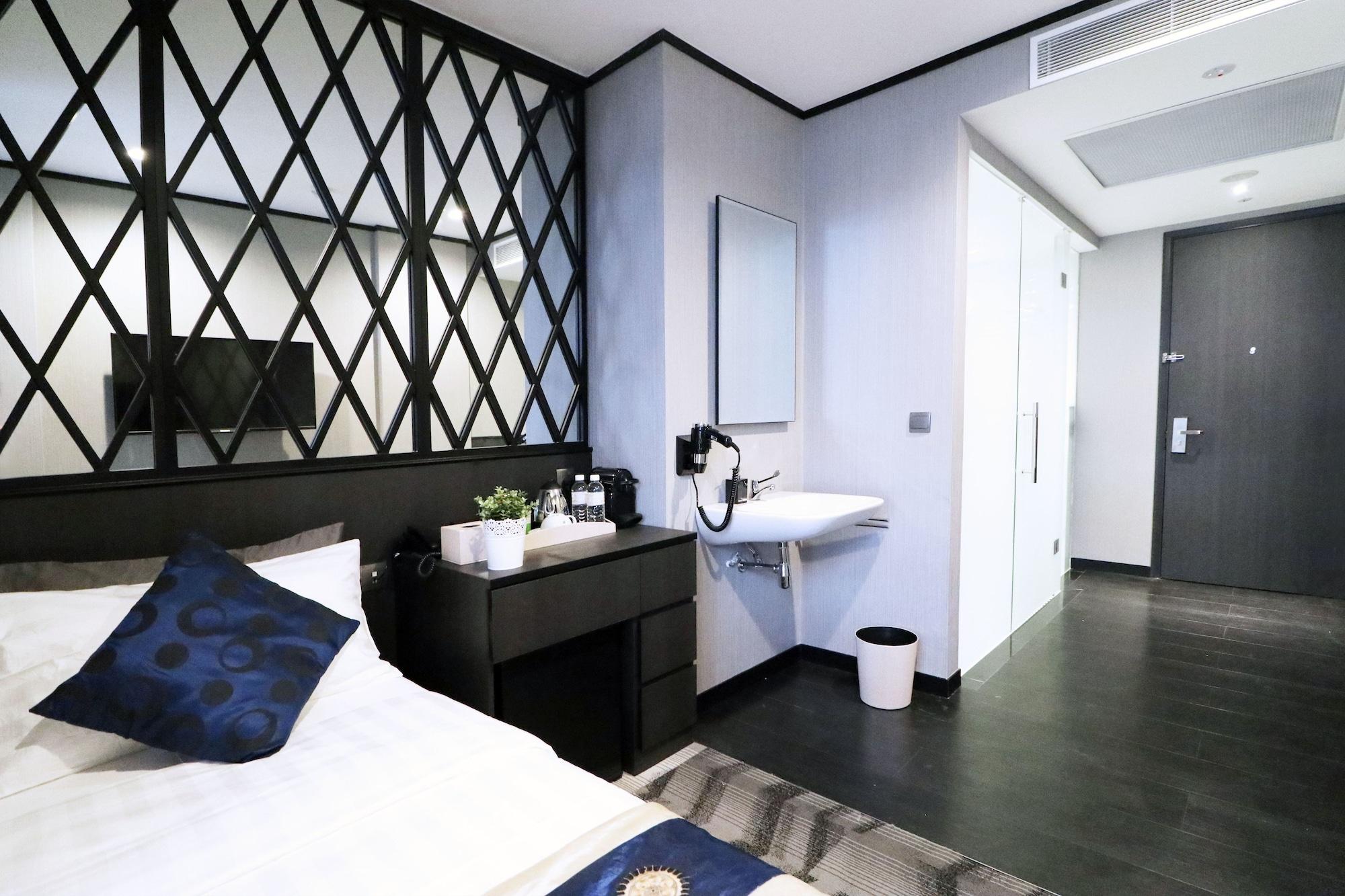 Single Room Bathroom