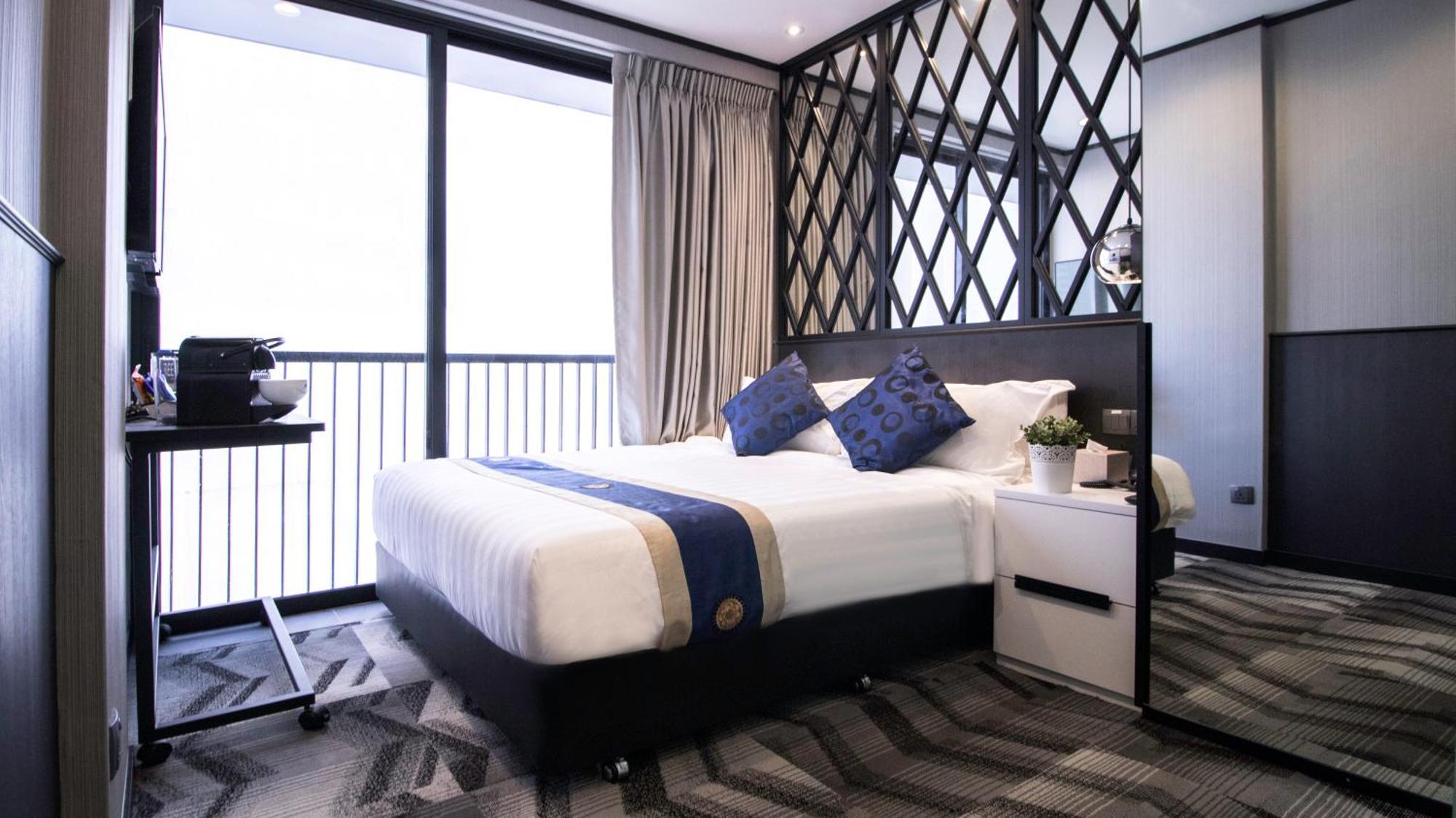 Deluxe Queen Room