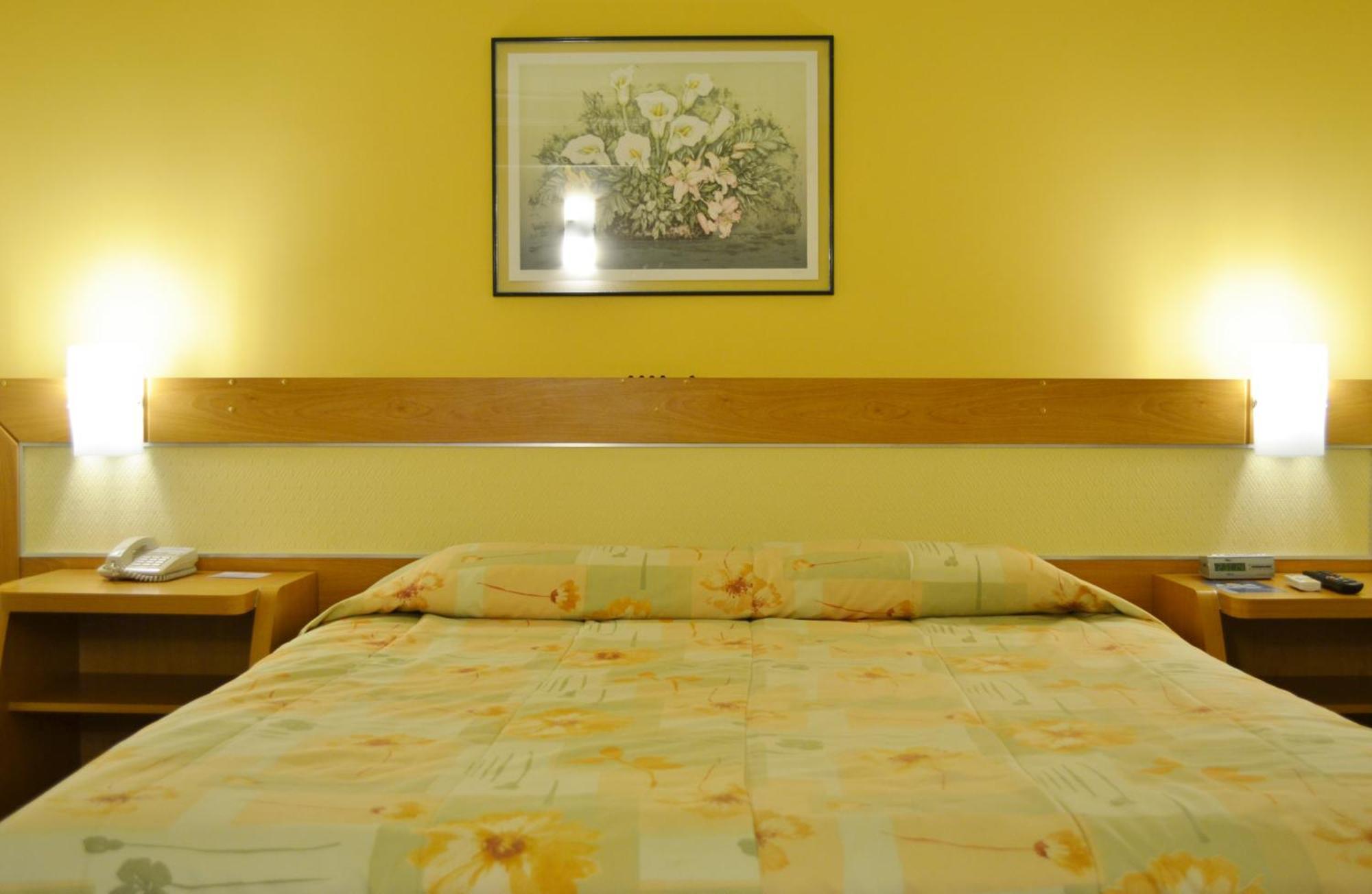 Standard Queen Room