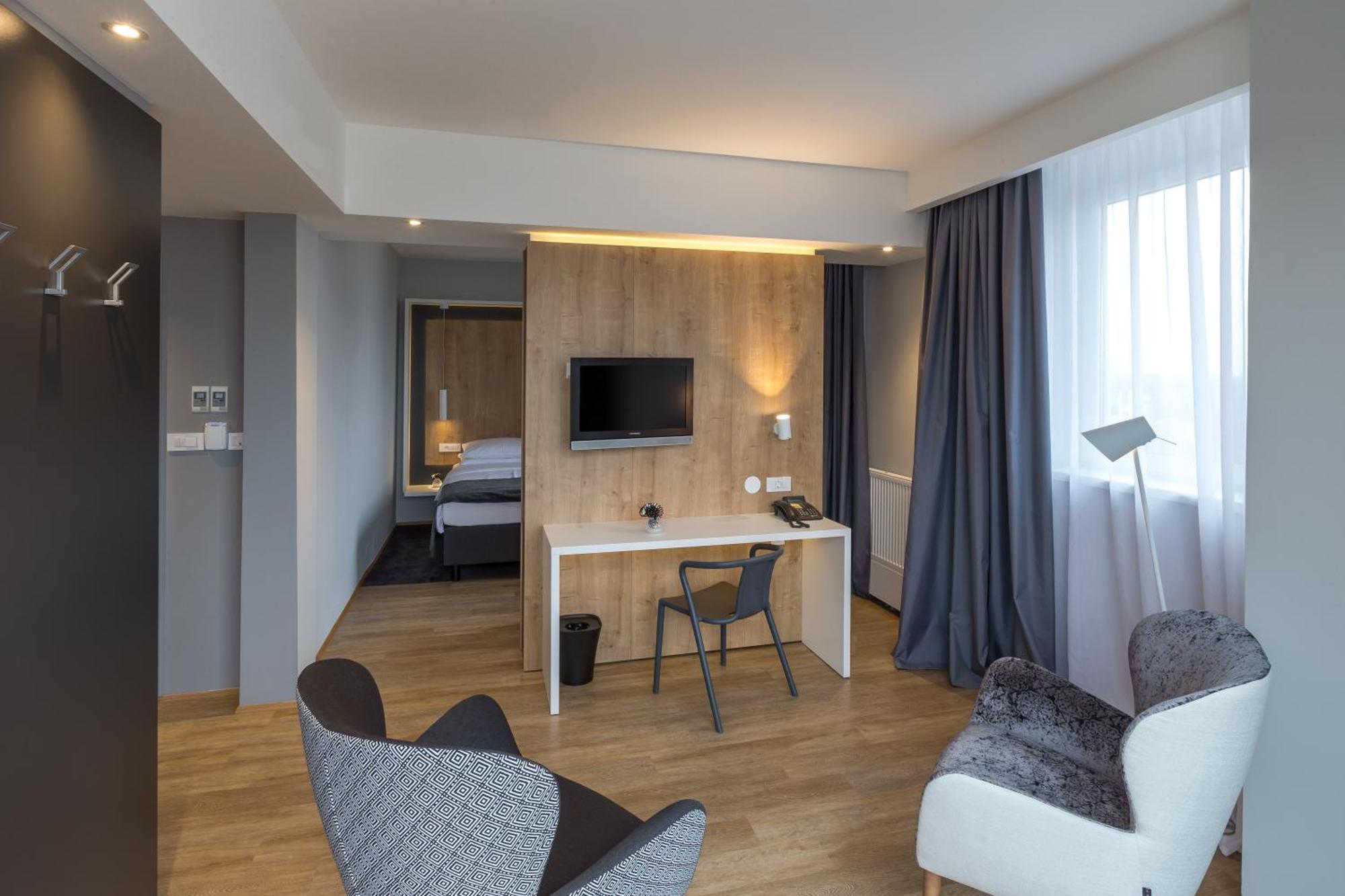 Deluxe Suite