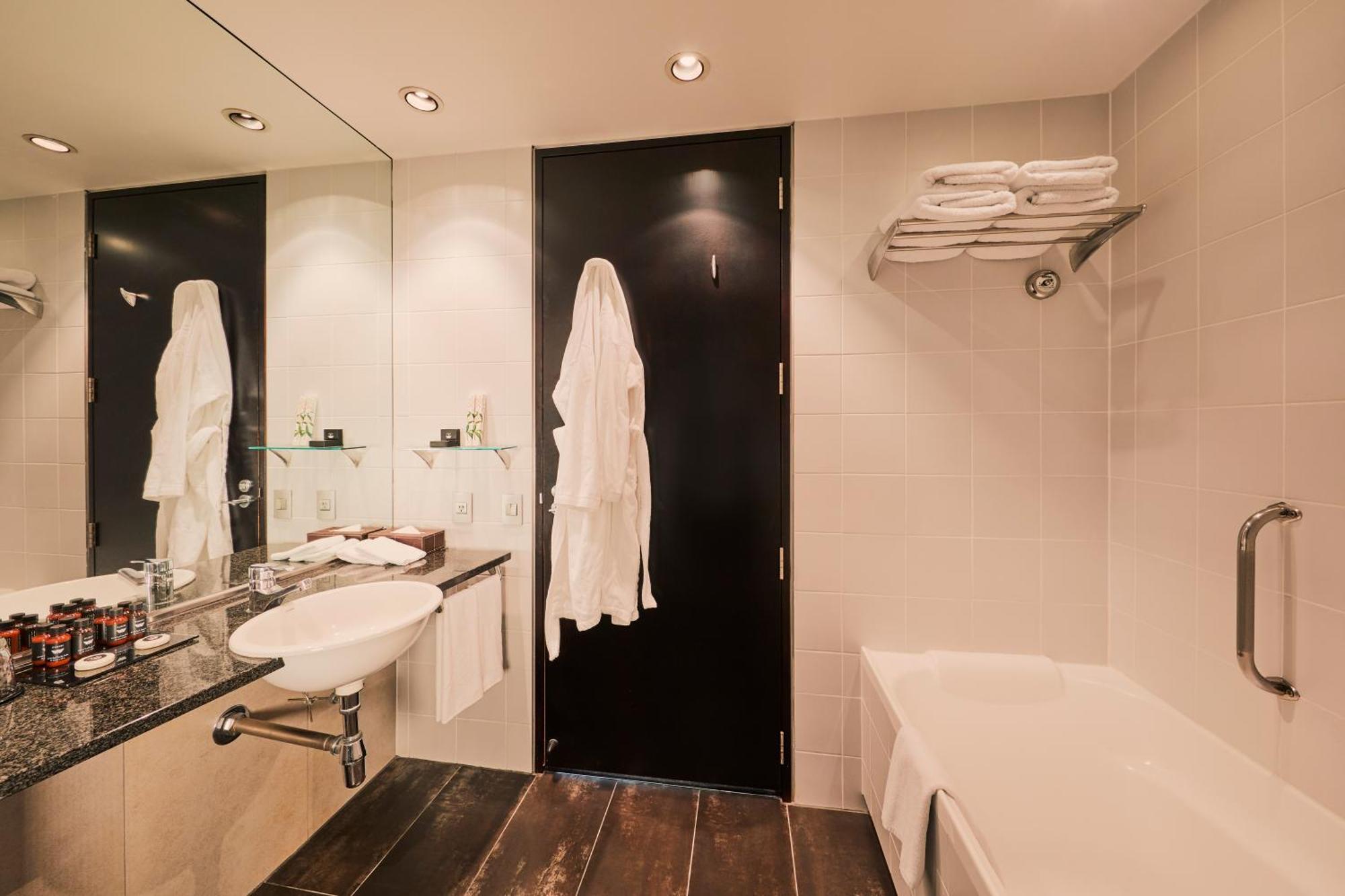 Premium King Suite
