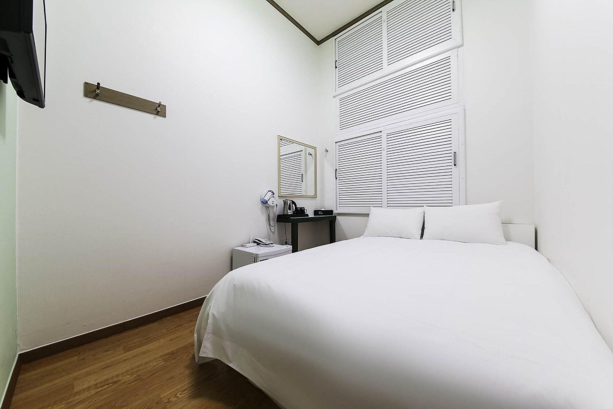 Double Room,529909500:JPEG