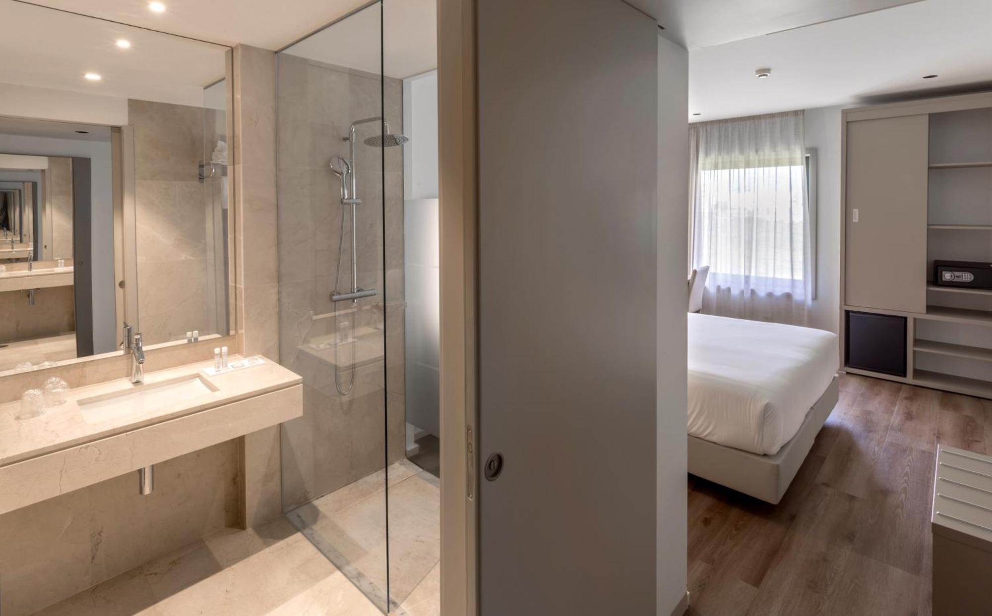 Double Room,784615014:JPEG