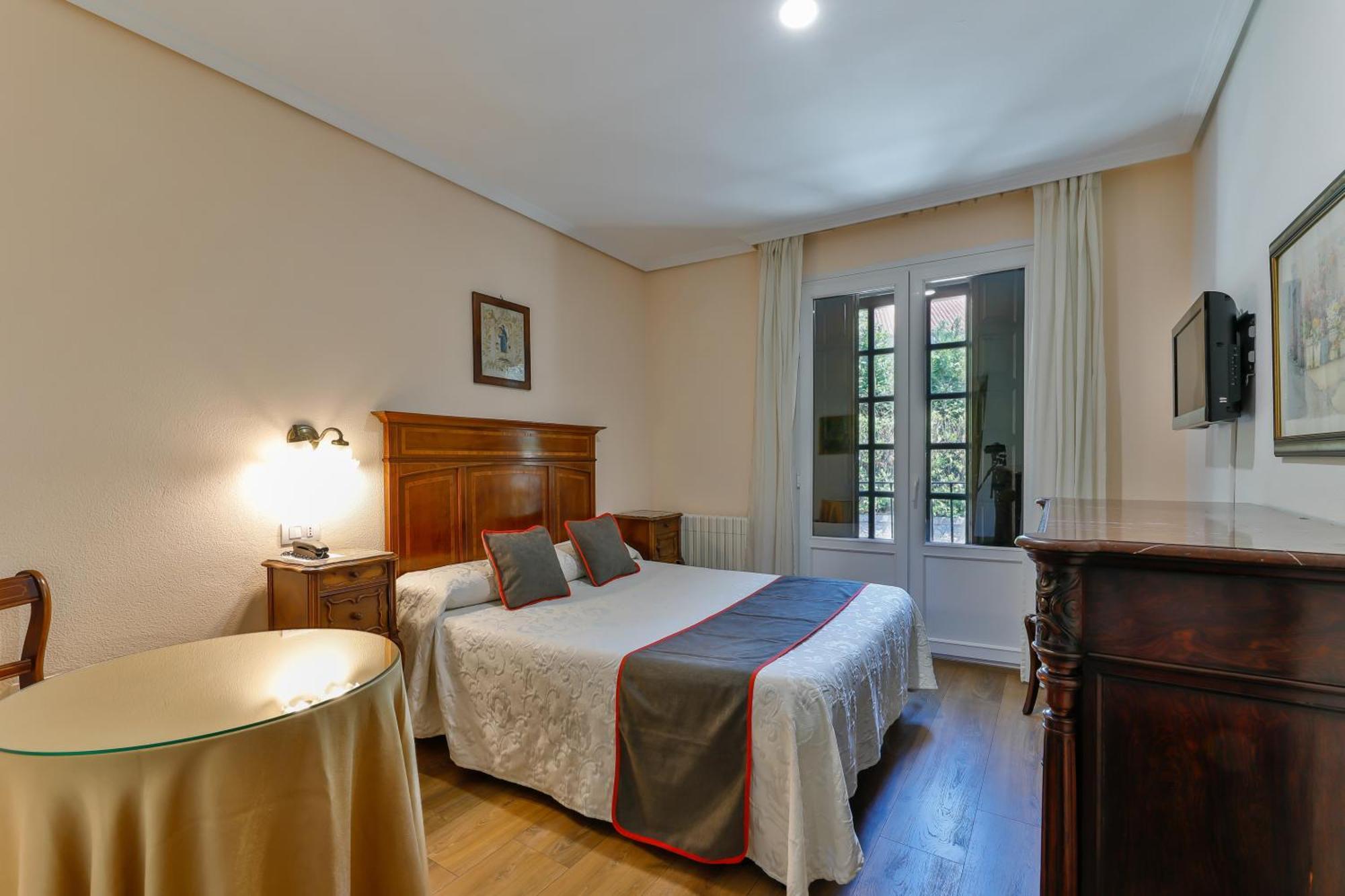 Double Room,1224087058:JPEG