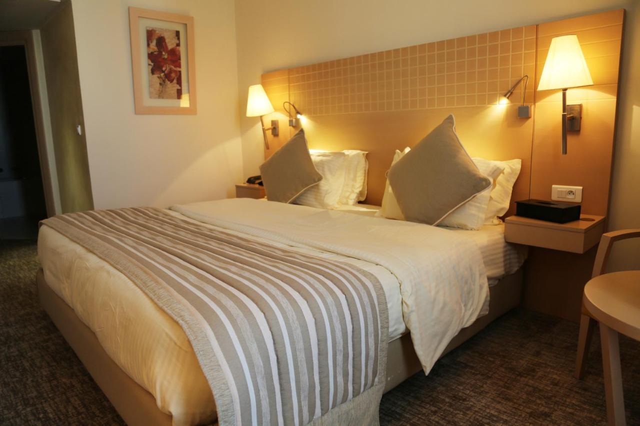 Deluxe Room,1211007469:JPEG