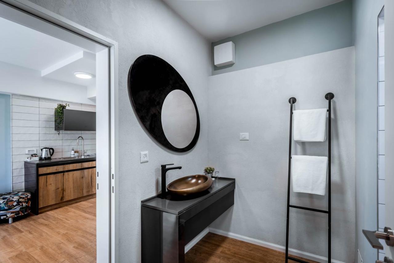 Rare Two-Bedroom Garden Apartment Pool Exit,1224518501:JPEG