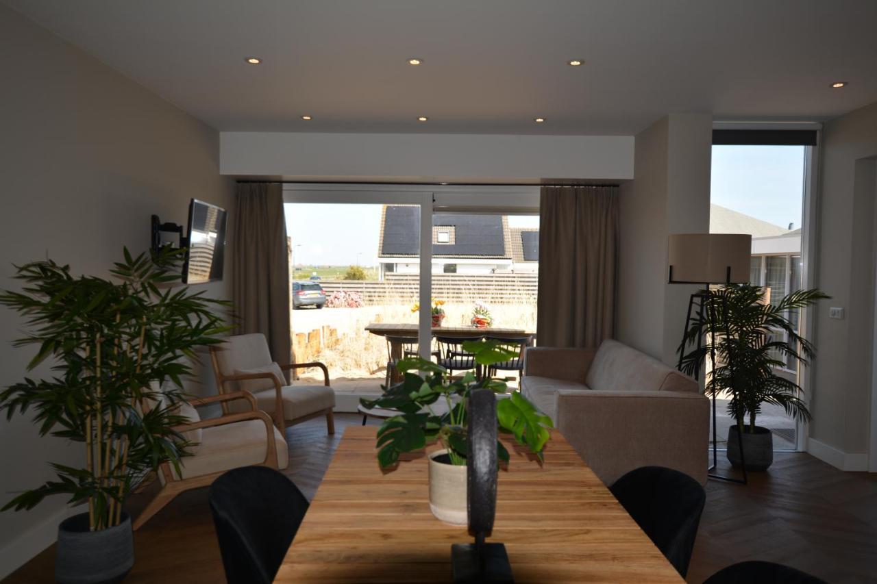 Family Room Terrace,1238549821:JPEG