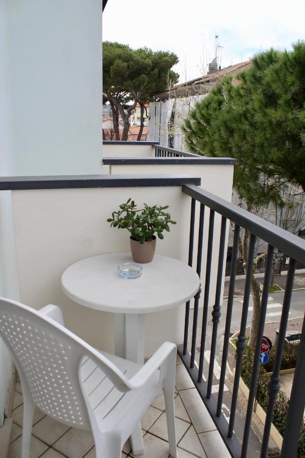 Single Room with Balcony,1225326101:JPEG