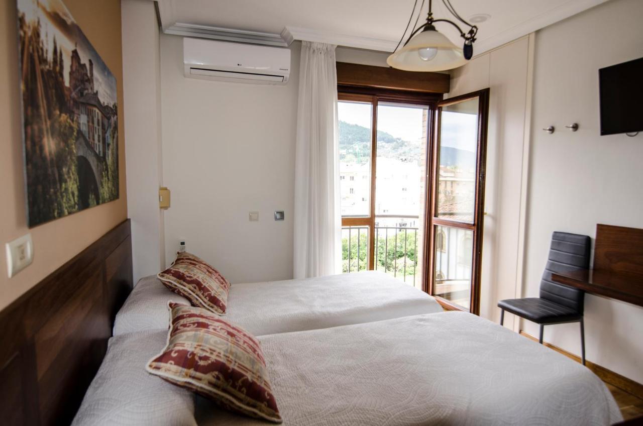 Twin Room Private Bathroom