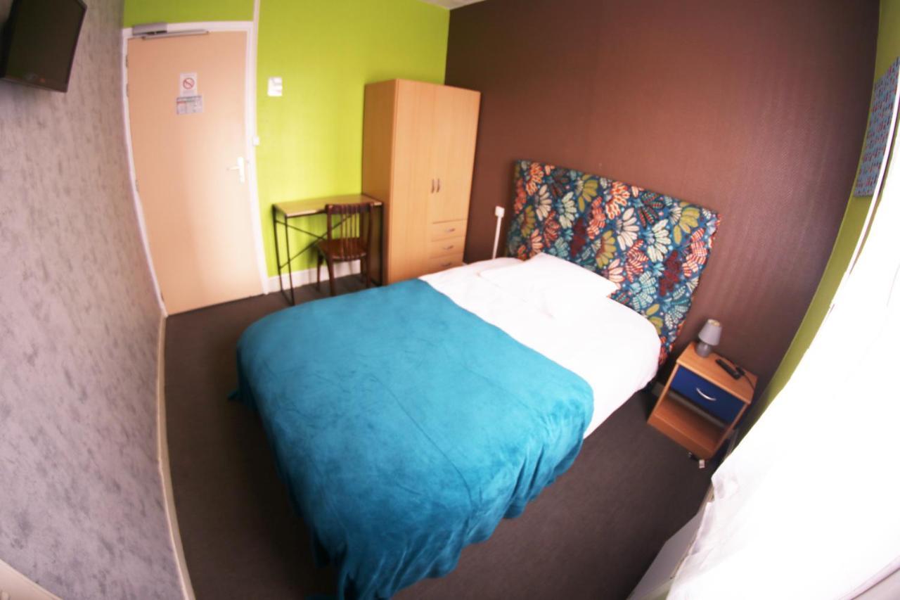 Room One Person,1225418609:JPEG