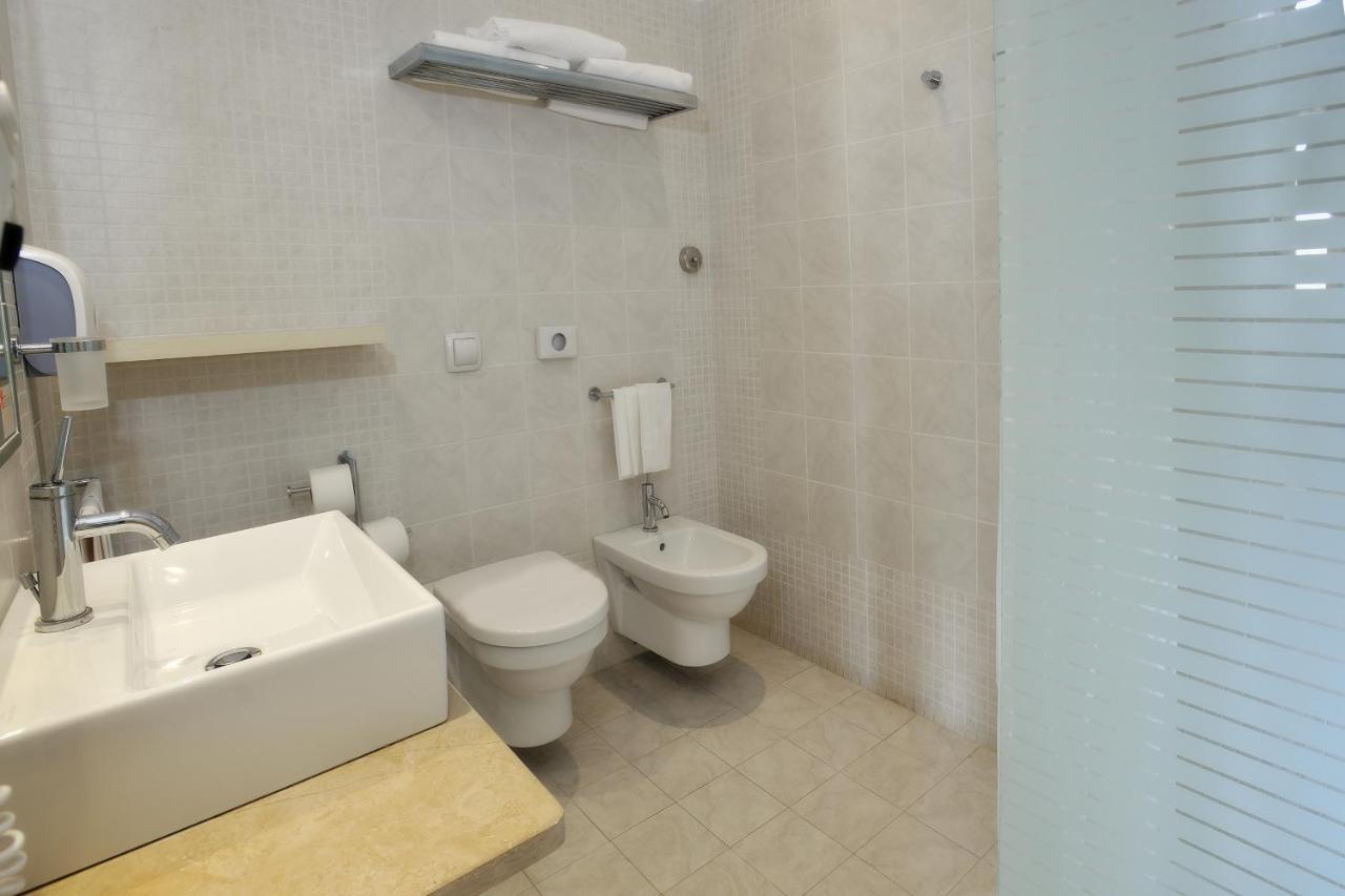 Superior Double or Twin Room,1225435904:JPEG