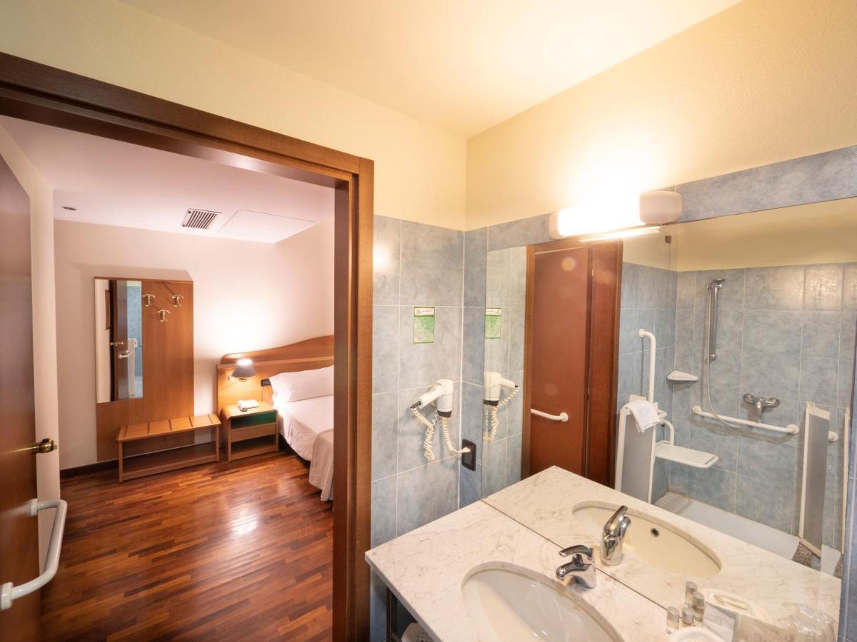 Classic Twin Room Disability Access
