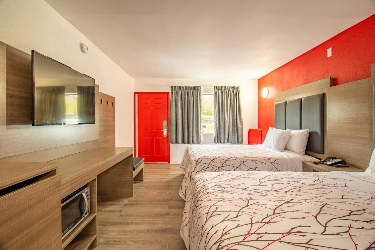 Queen Room Two Queen Beds Ground Floor
