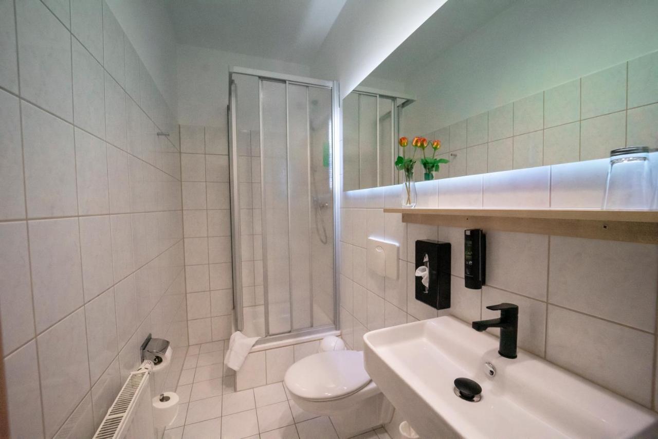 Single Room,1340638856:JPEG