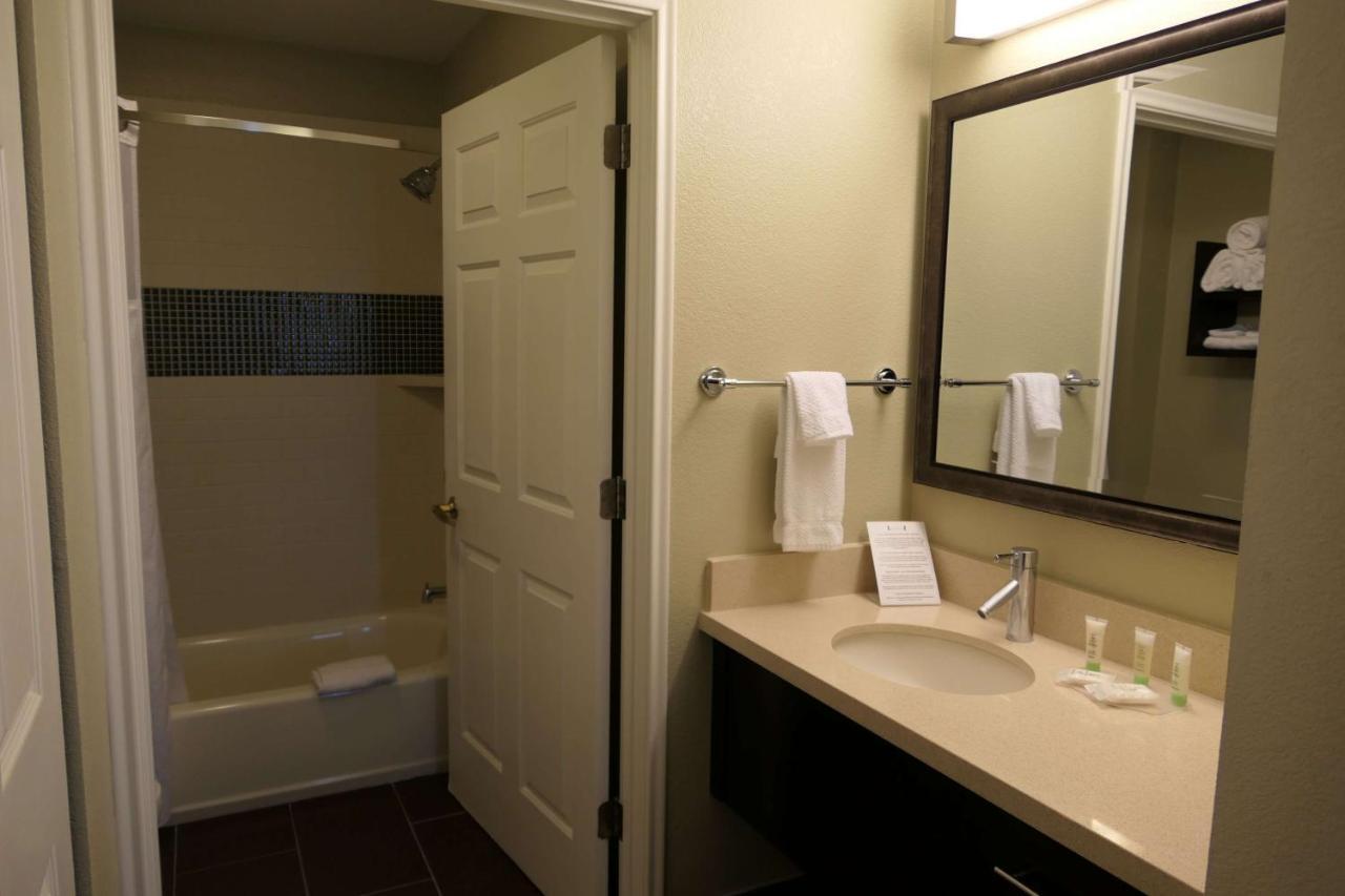 One-Bedroom King Suite