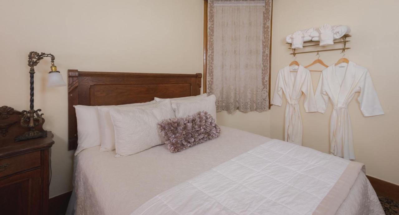Queen Room with Two Queen Beds and Private Bathroom