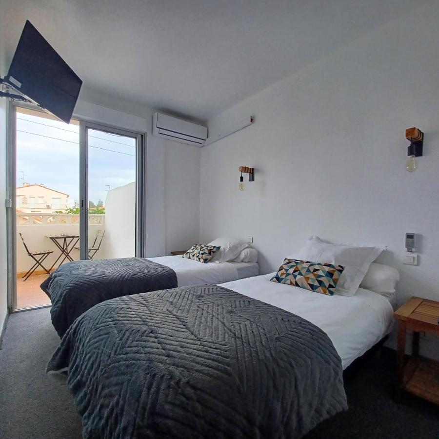 Twin Room,1396341659:JPEG