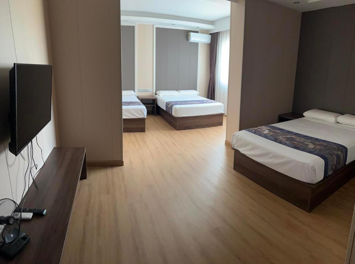 Family Room,1233503429:JPEG