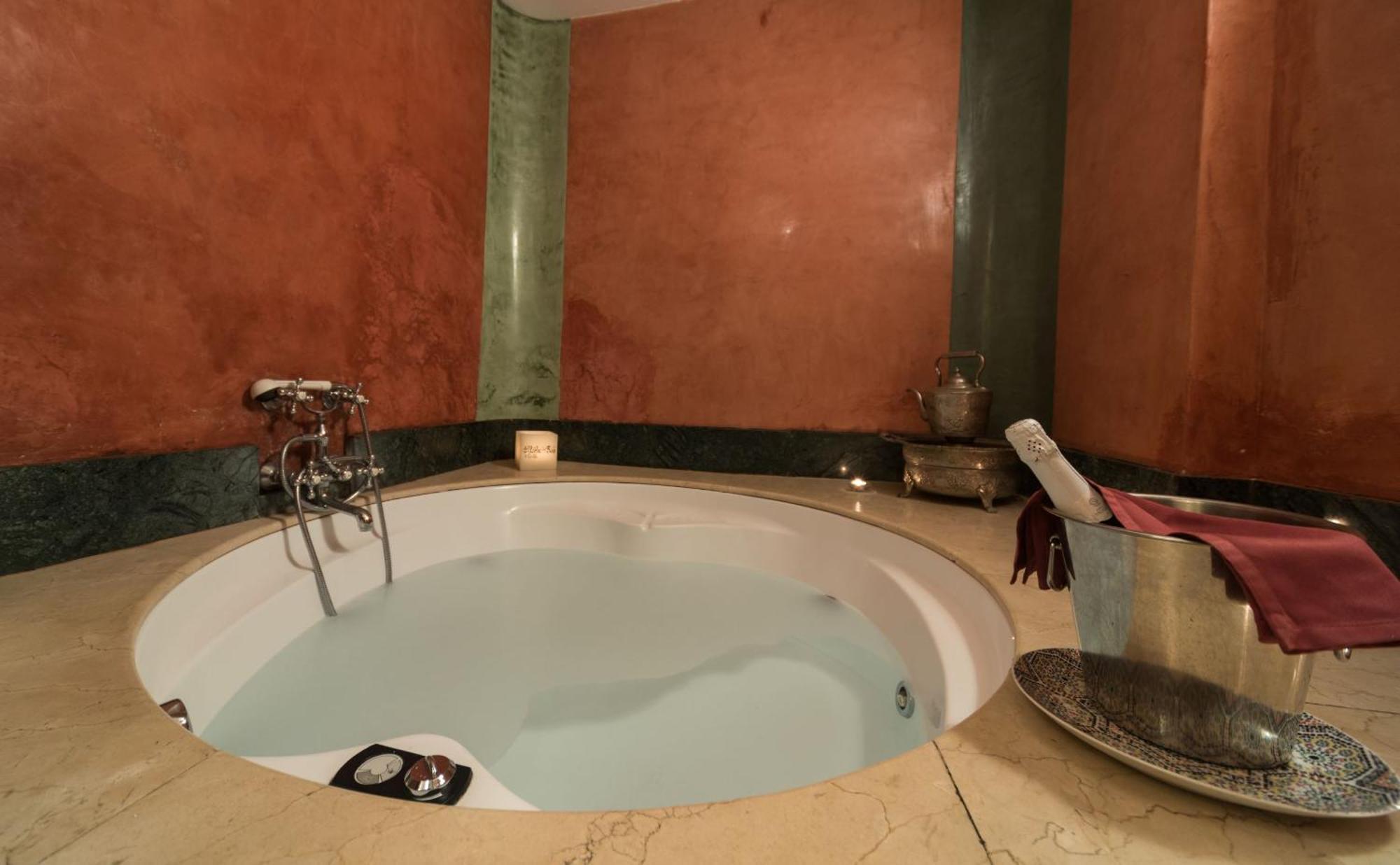 Queen Suite Spa Bath