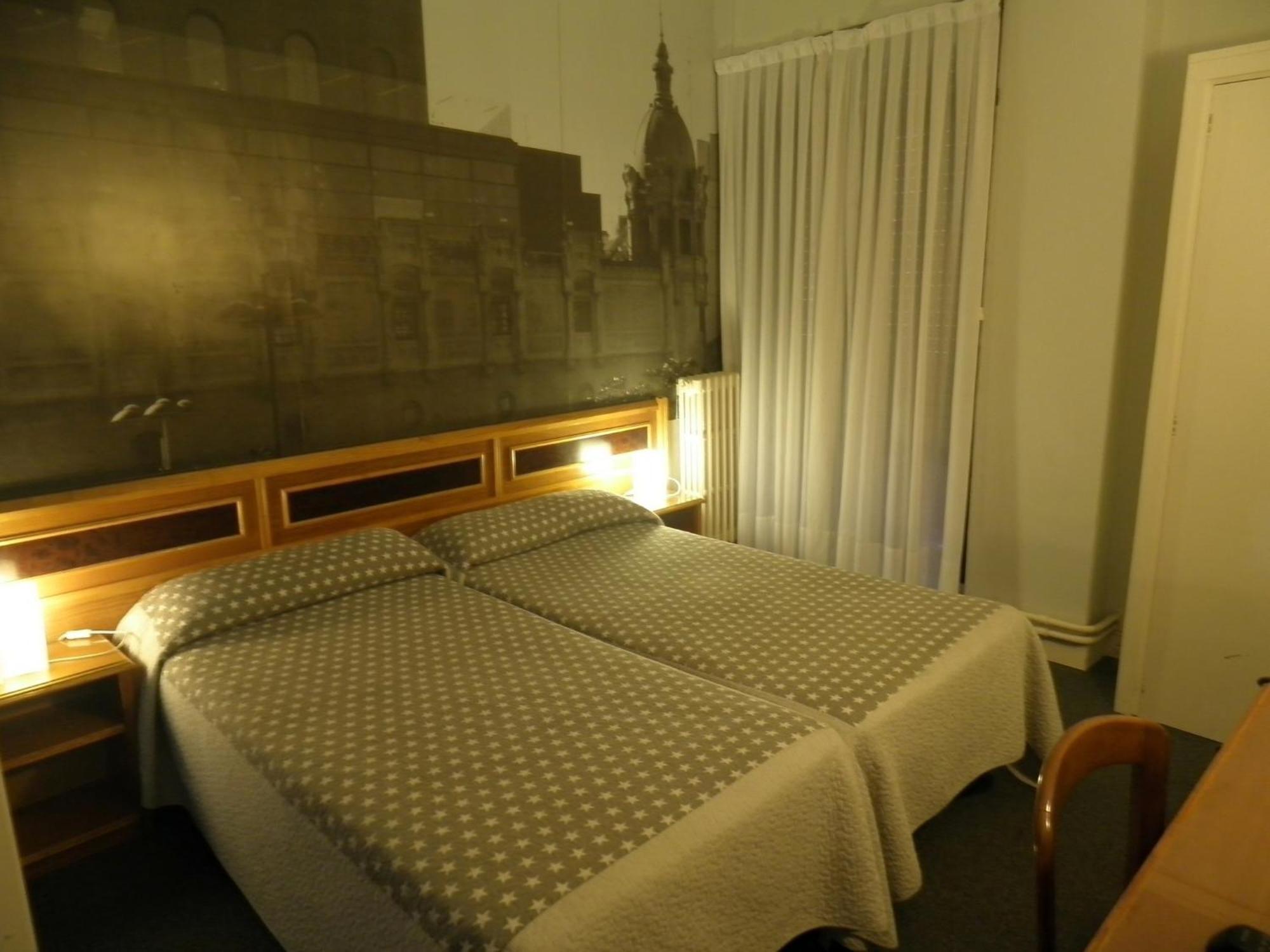 Twin Room,1431846793:JPEG