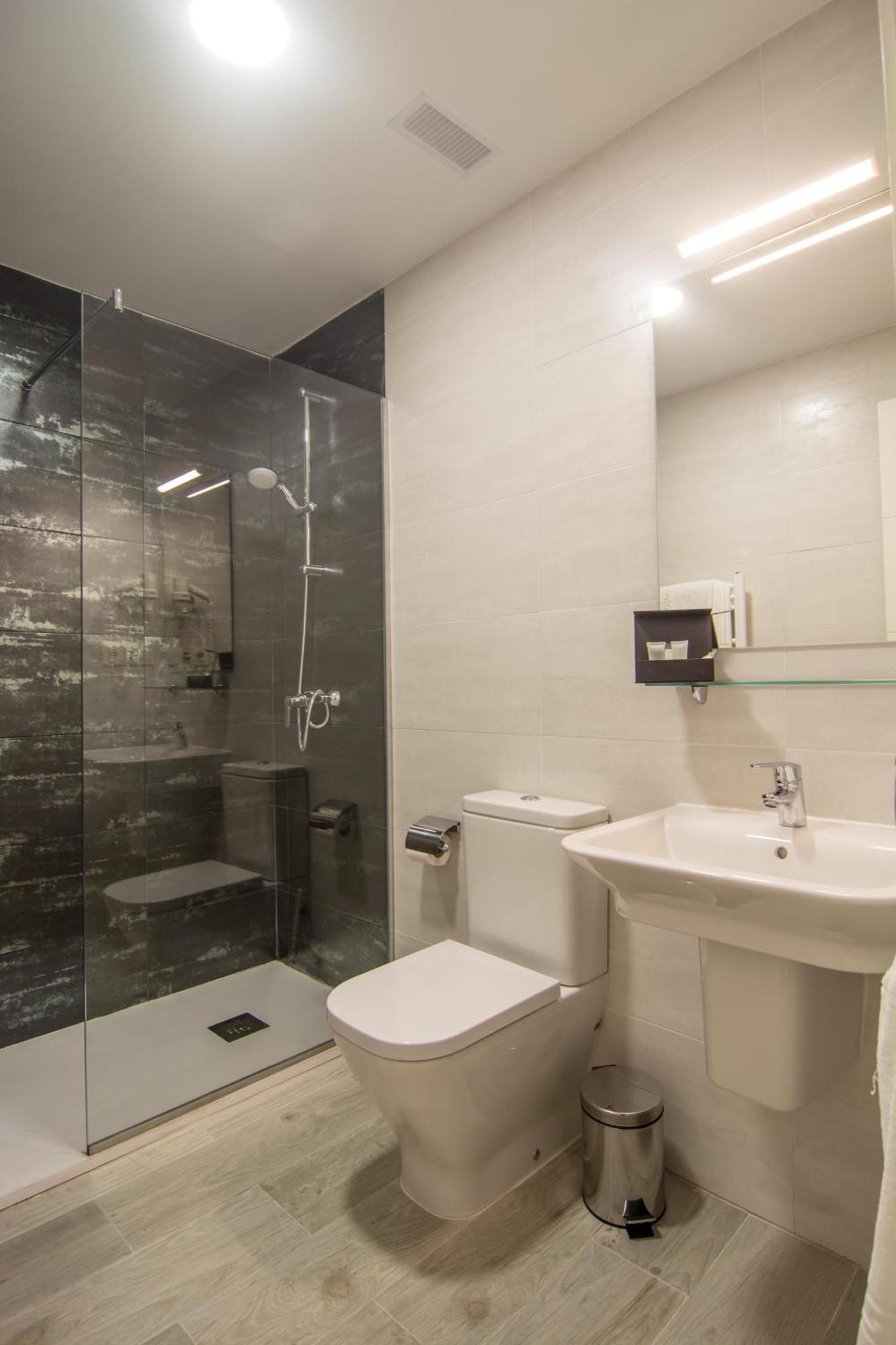 Basic Double Room,1226861789:JPEG