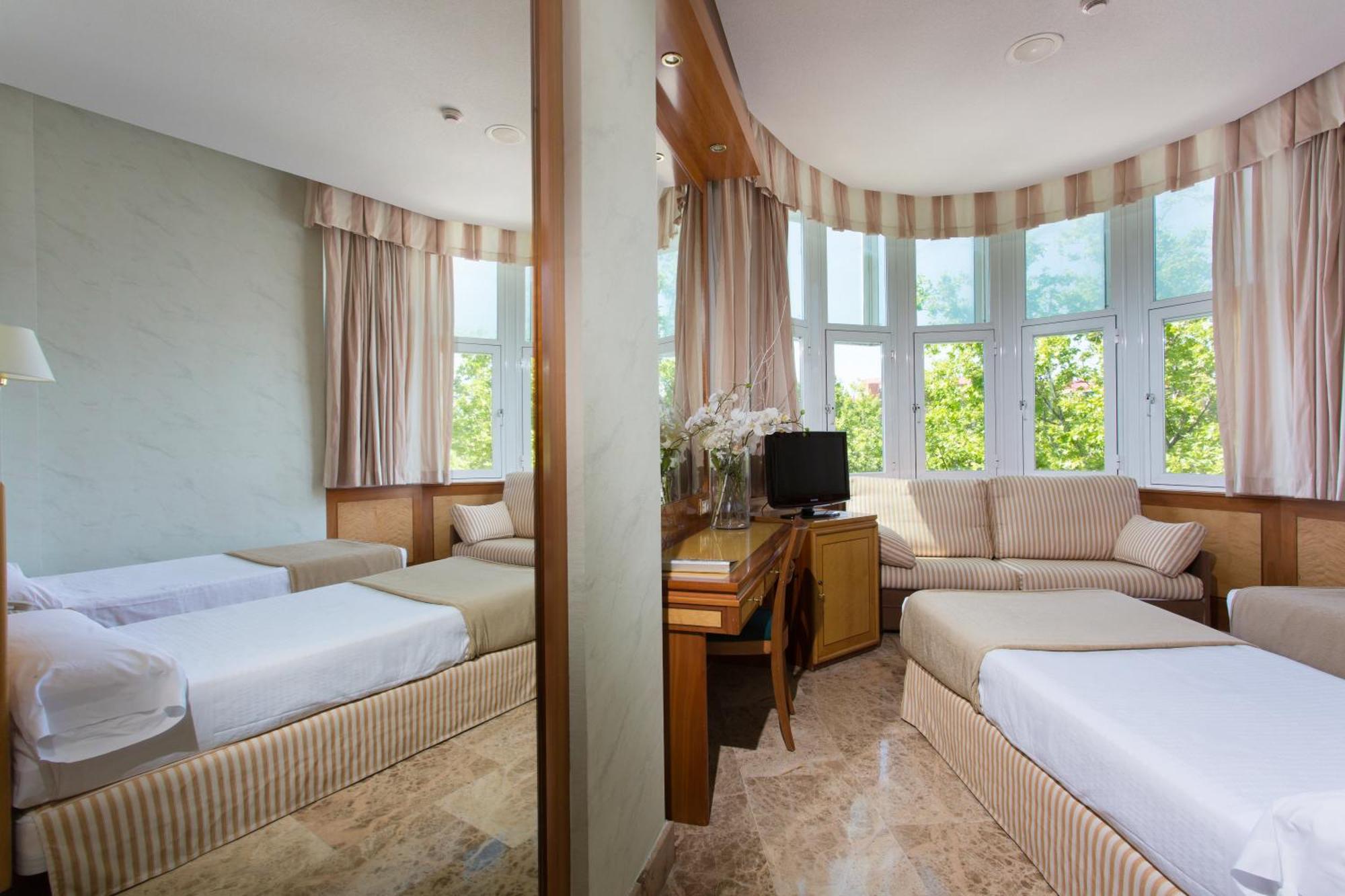 Double or Twin Room,701529802:JPEG