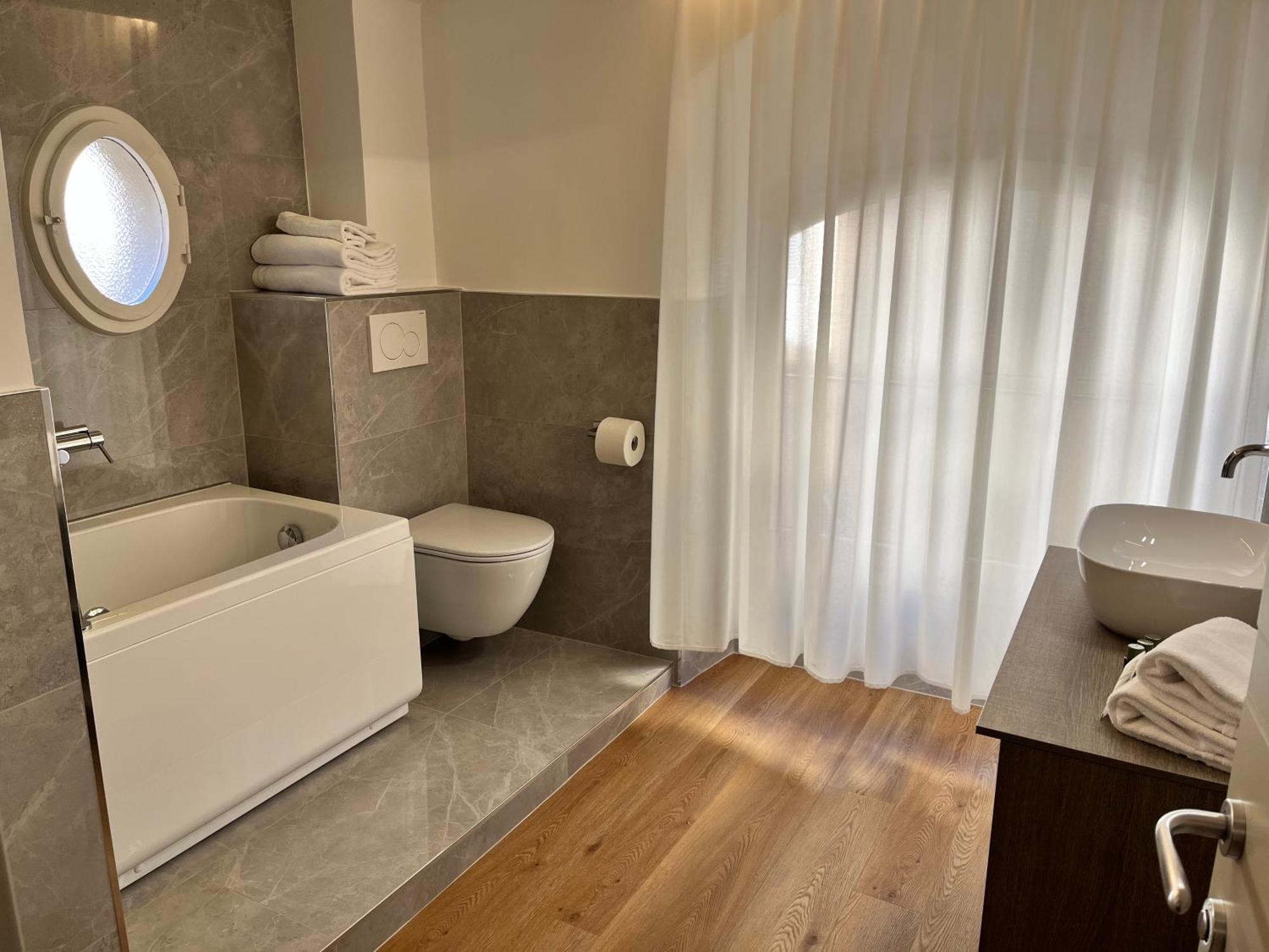 Suite Hot Tub