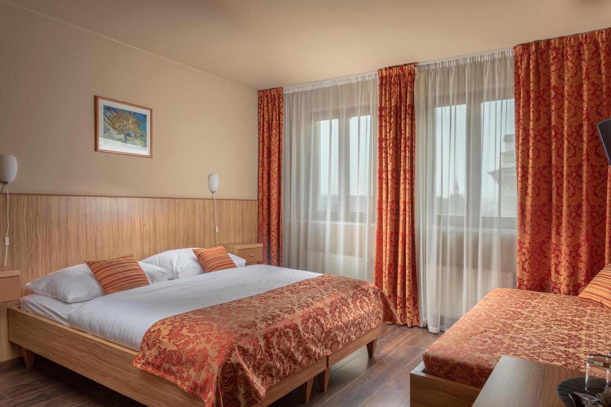 Superior Double Room Extra Bed Air-Conditioning