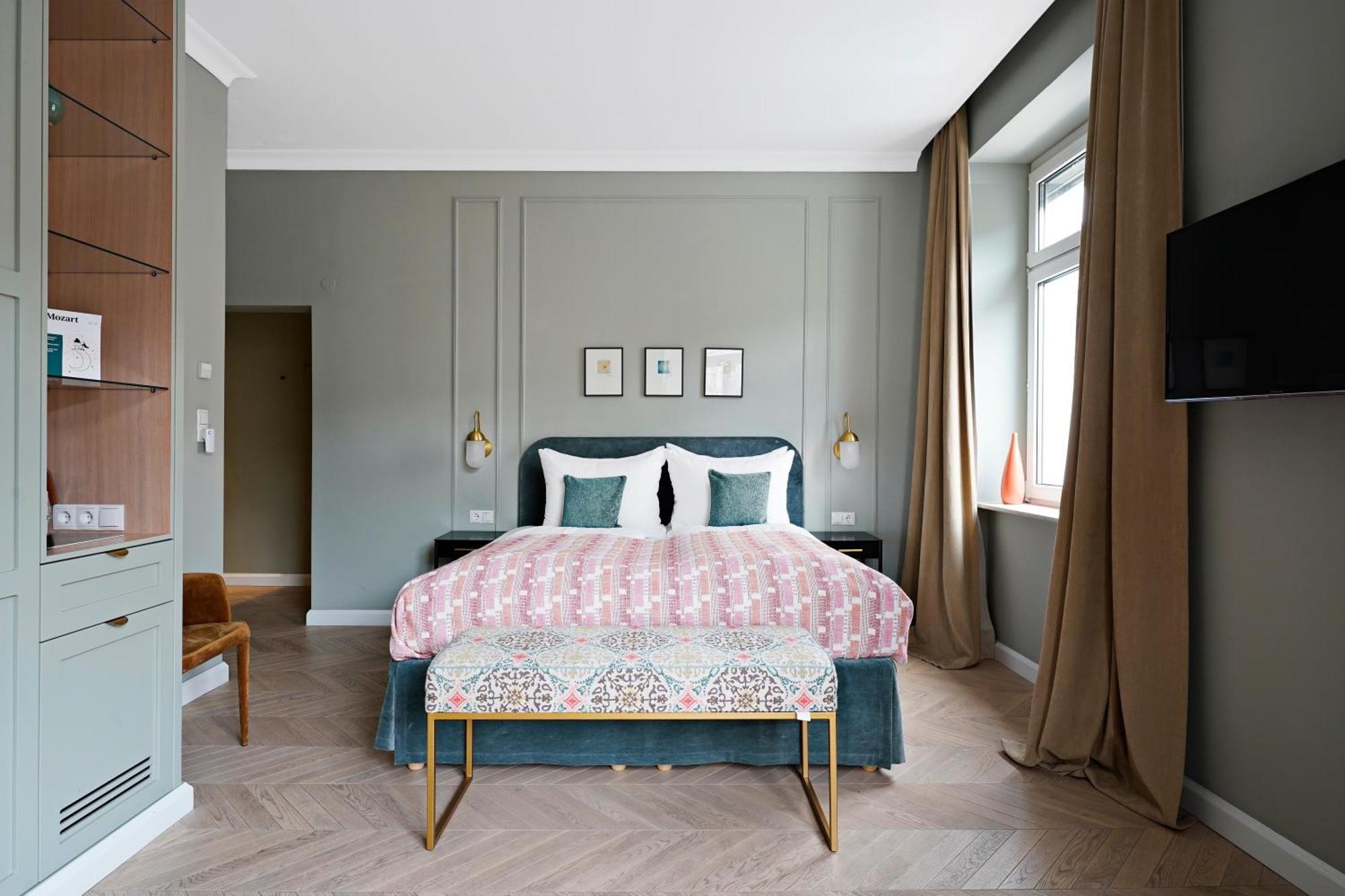 Large Room Balcony