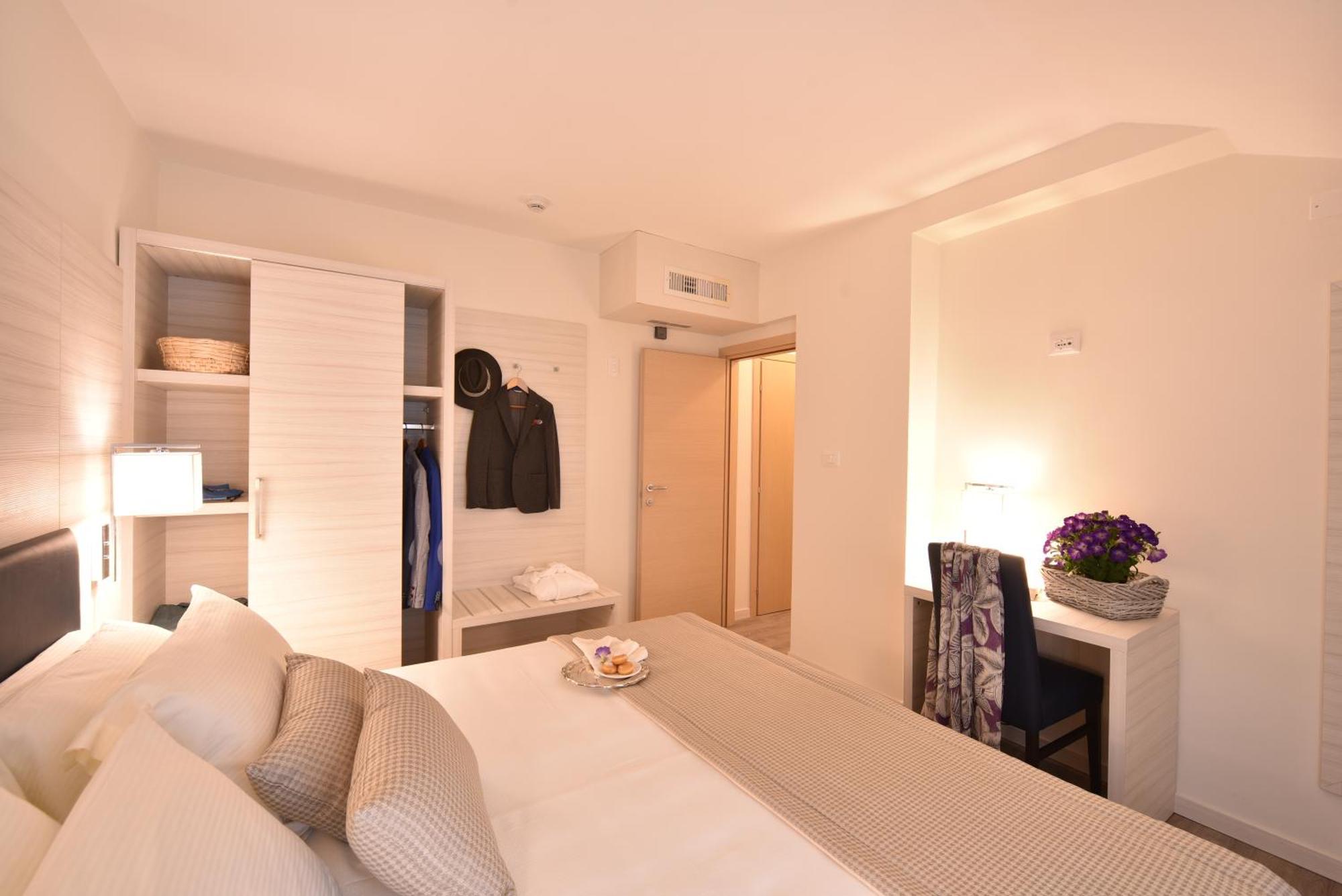 Double or Twin Room,1355107892:JPEG