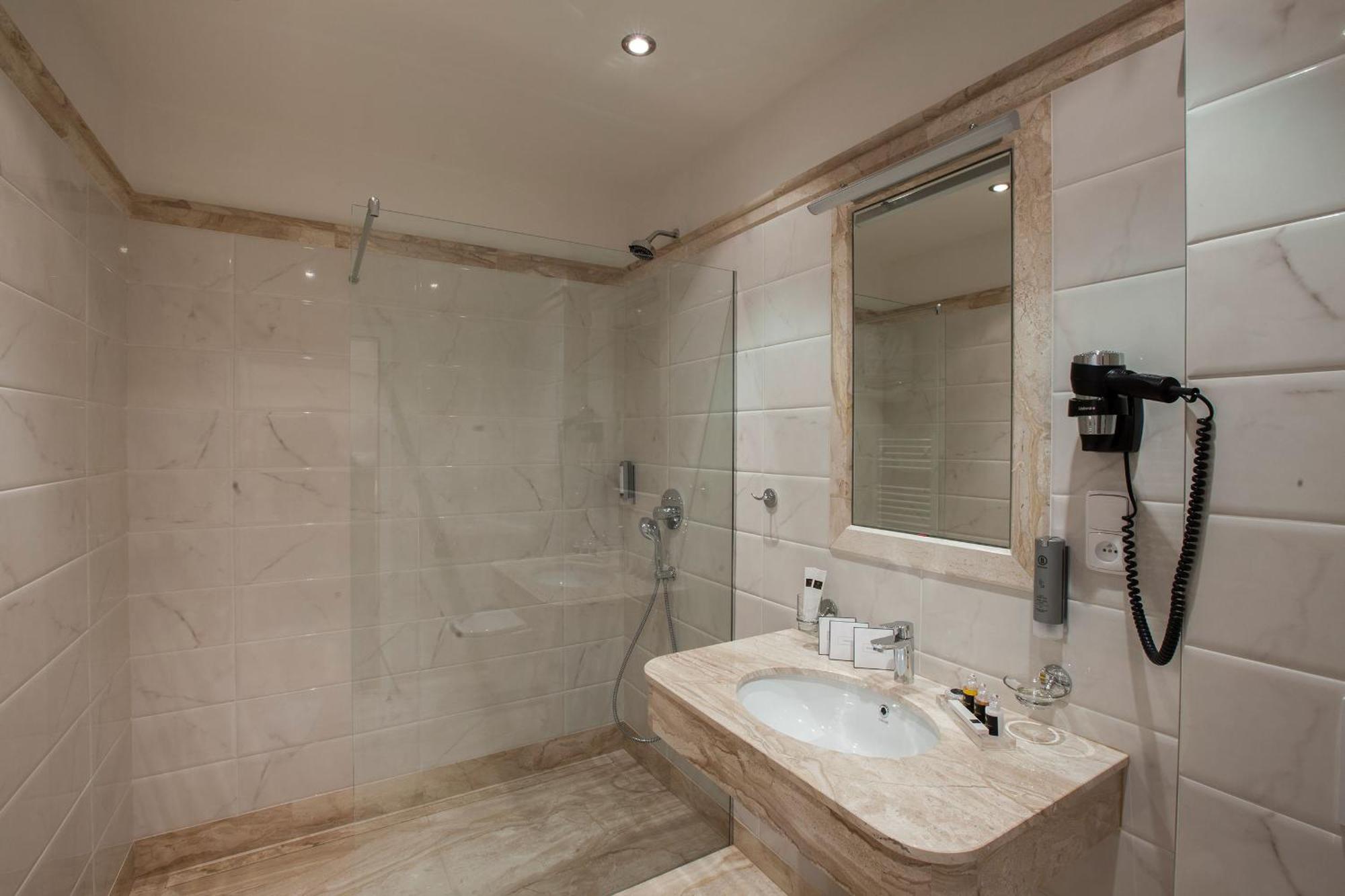 Deluxe Double Room,1704977371:JPEG