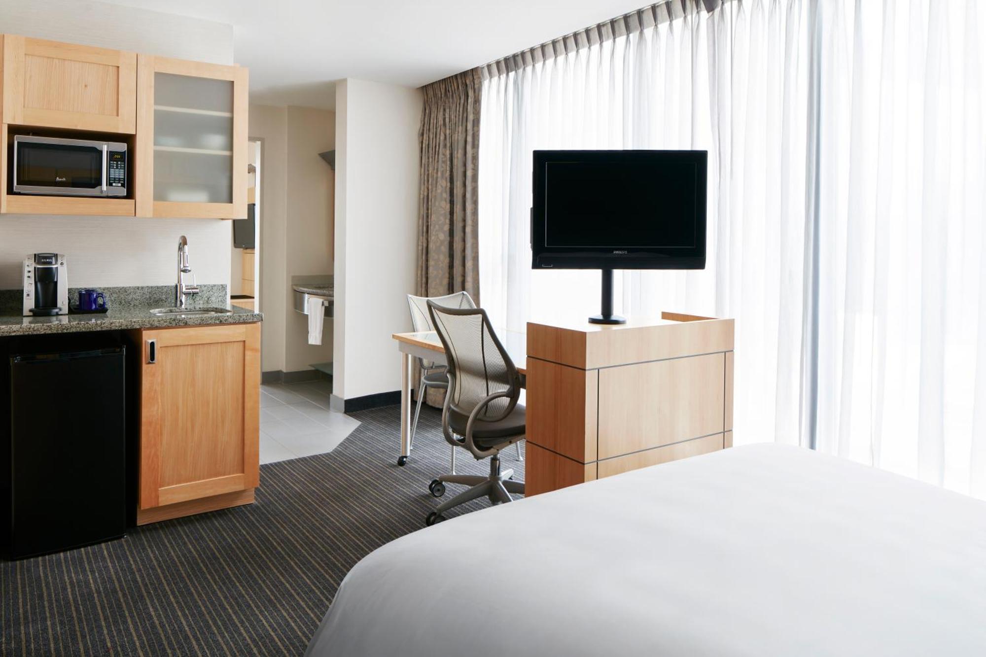 One-Bedroom Suite,1439115628:JPEG