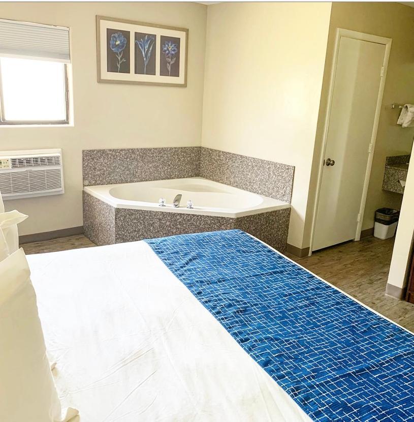 Deluxe King Room Spa Bath Non-Smoking
