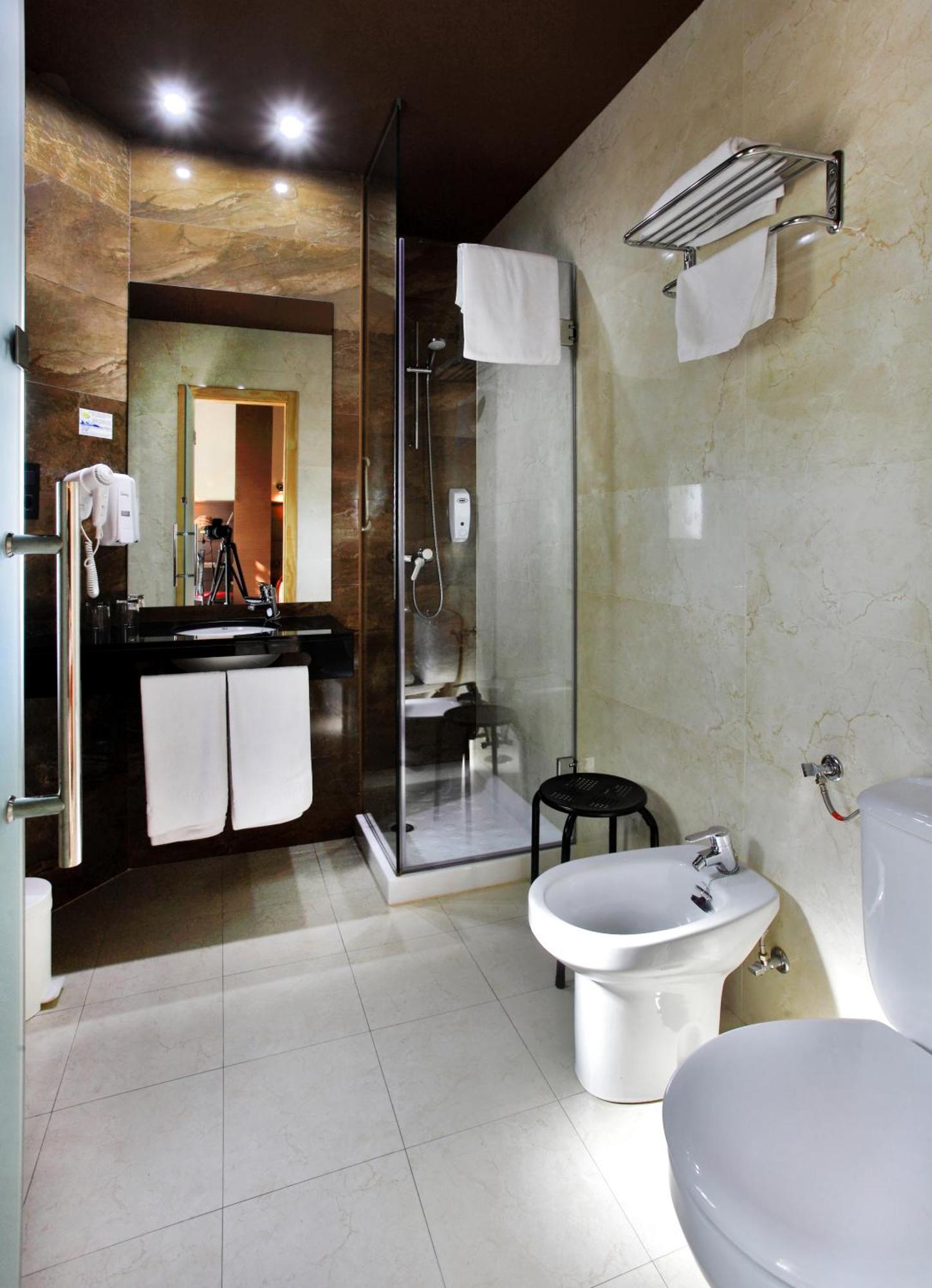 Double or Twin Room,1227348188:JPEG