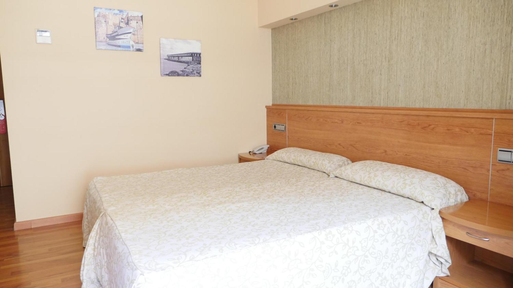 Twin Room,1444013923:JPEG
