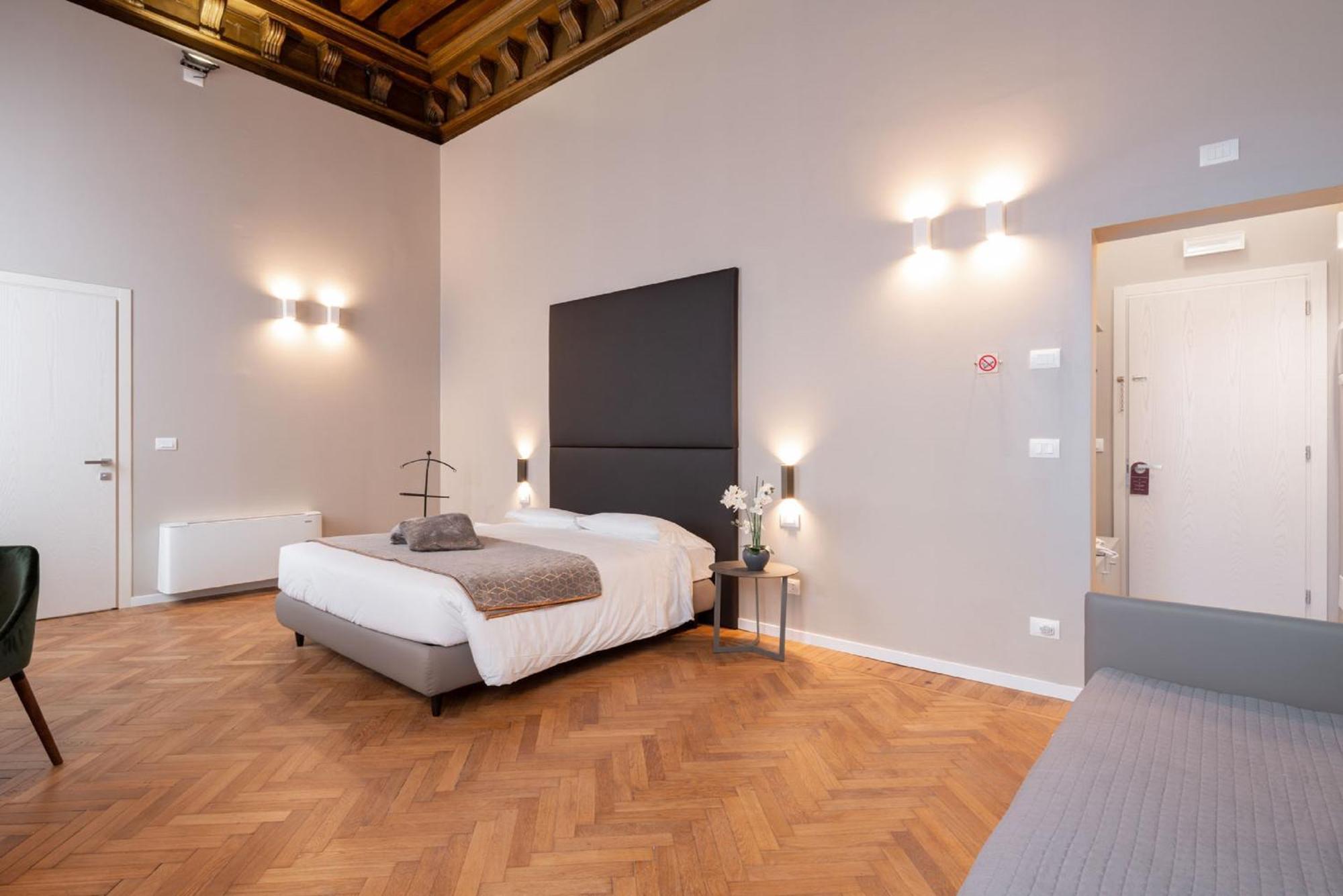 Deluxe Junior Suite Canal View