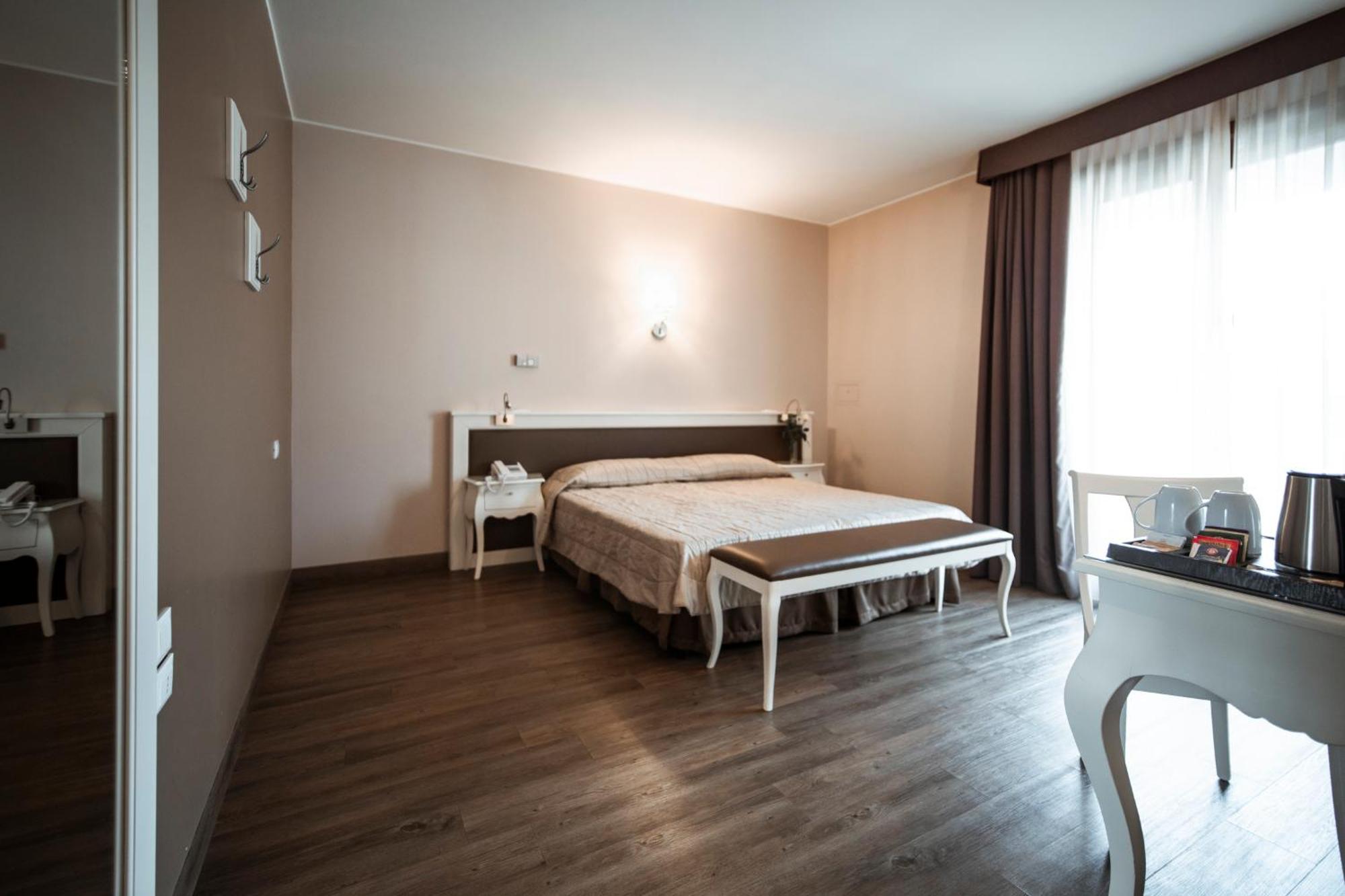 Deluxe Double Room,1227569258:JPEG