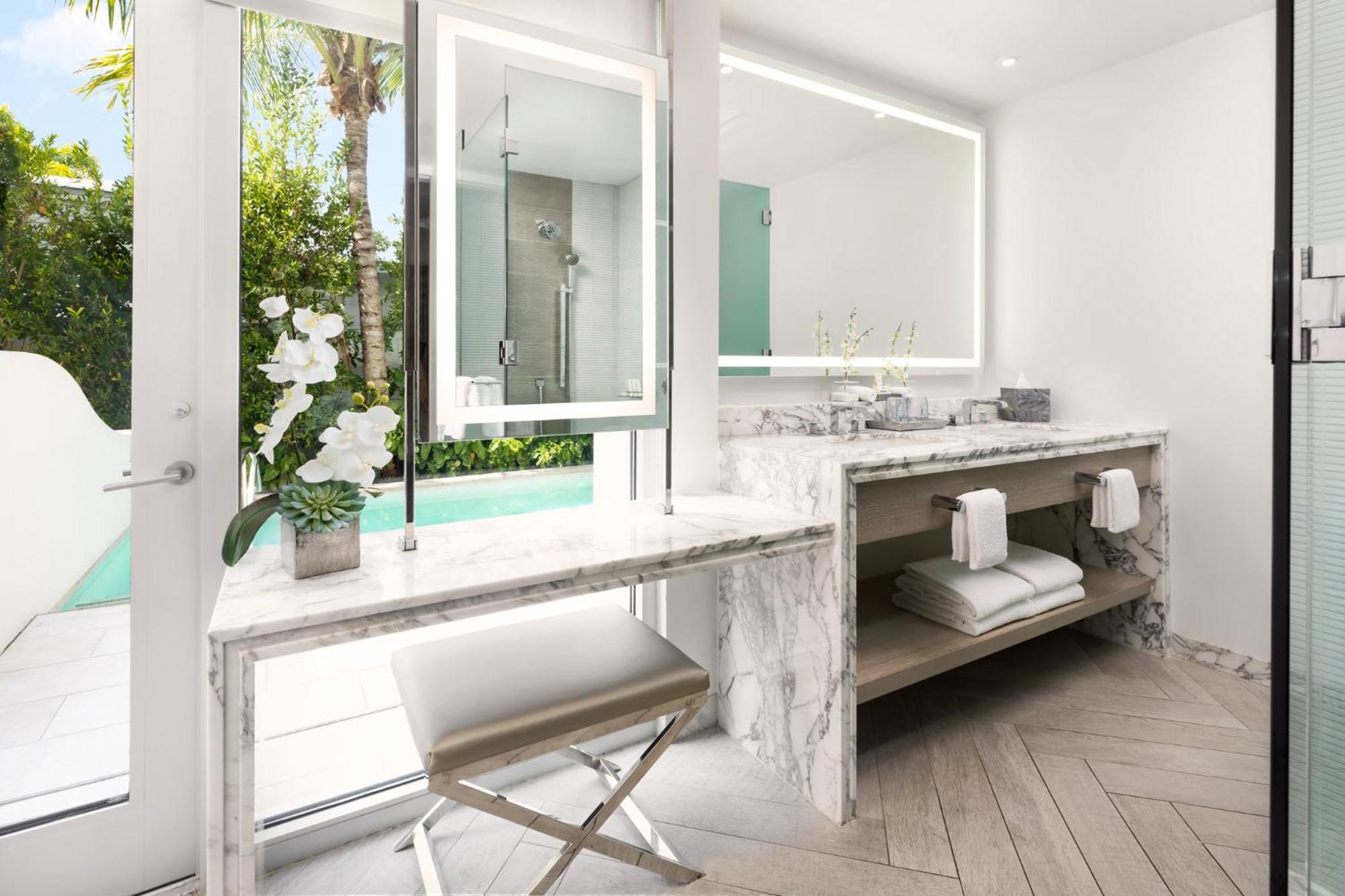 Luxury Second Floor Balcony Suite
